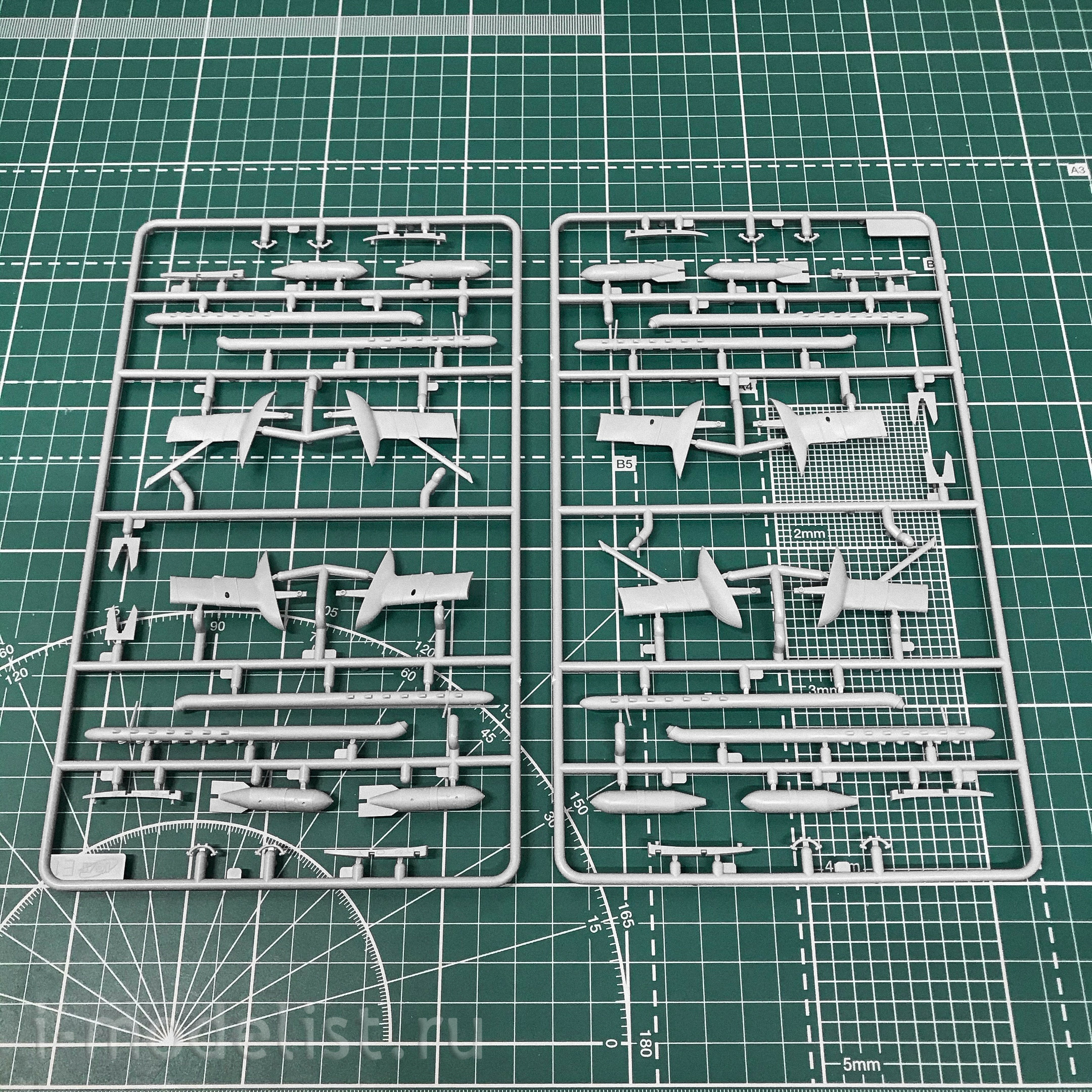 32022 ICM 1/32 CR. 42 LW Aircraft with German pilots 