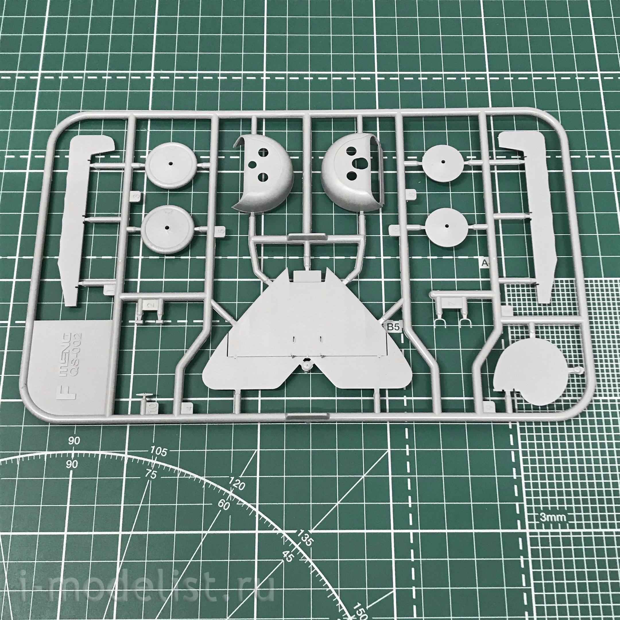 QS-002 Meng 1/32 Fokker Dr. I Triplane Aircraft
