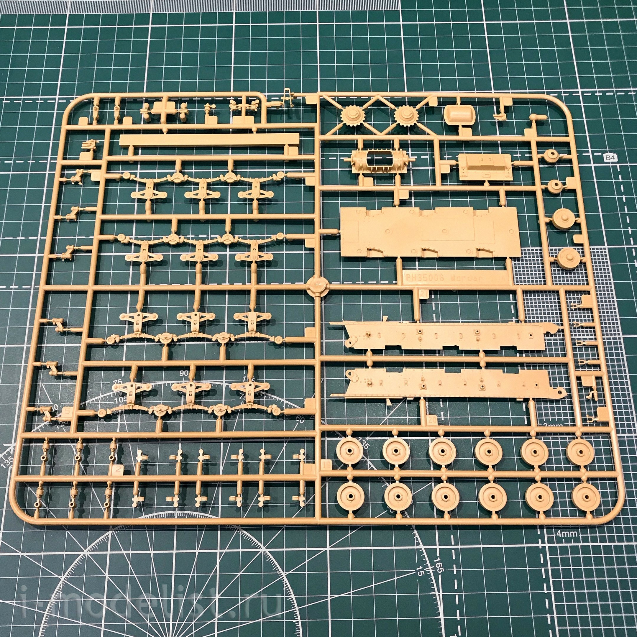 PH35037 Panda 1/35 German self-propelled gun 10.5 CM LEFH-18/4 AUF GESCHUTZWAGE