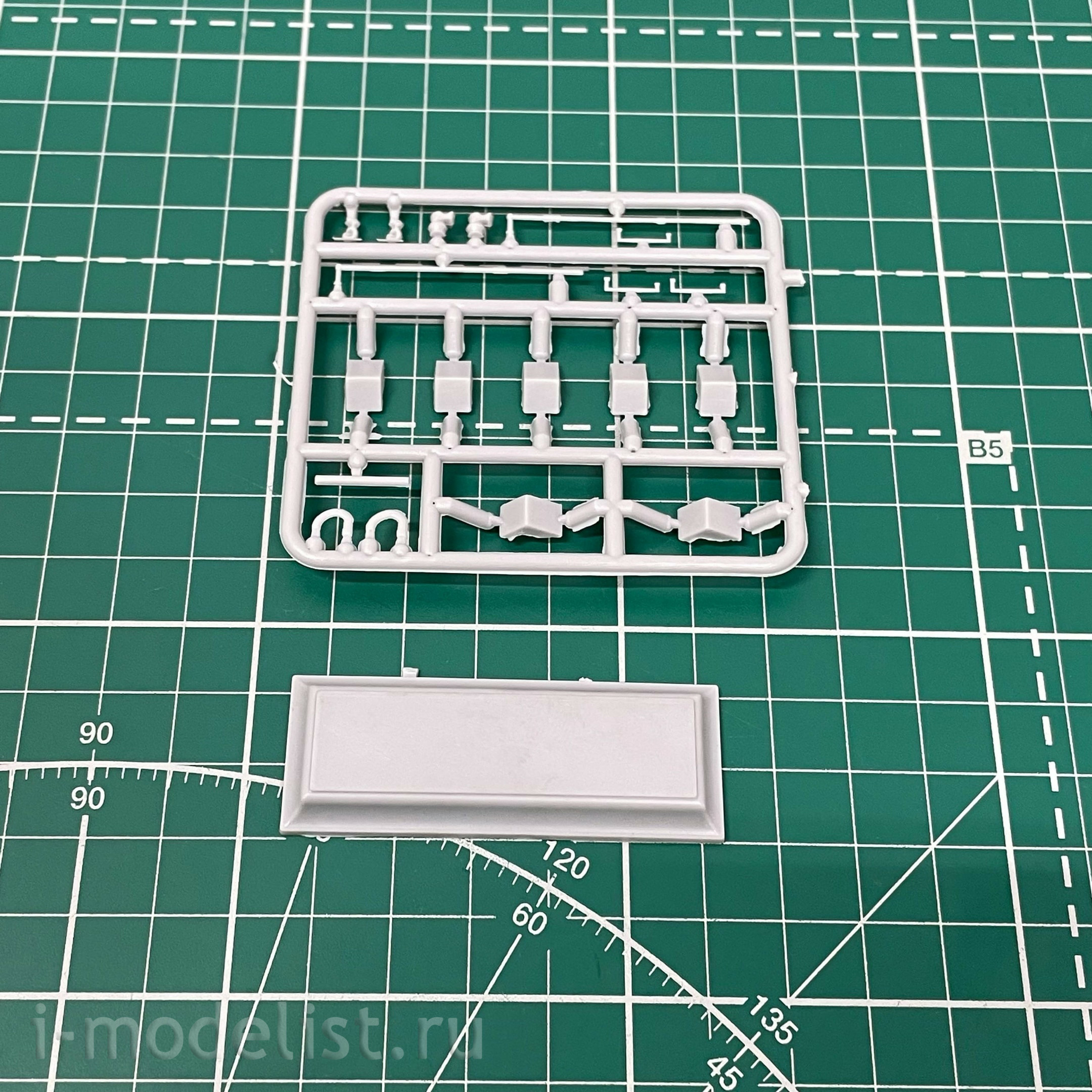 144-031 Microcosm 1/144 Naval Special Forces Combat Boat Sealion