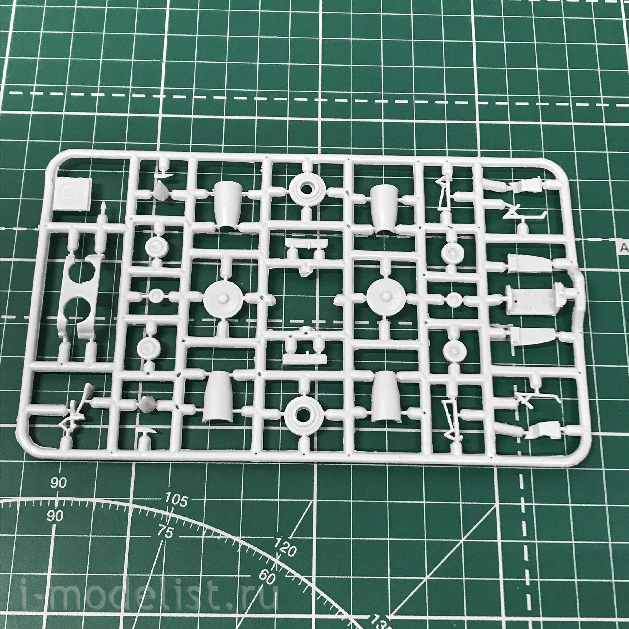 14424 Orient Express 1/144 Medium-range Airliner B-734