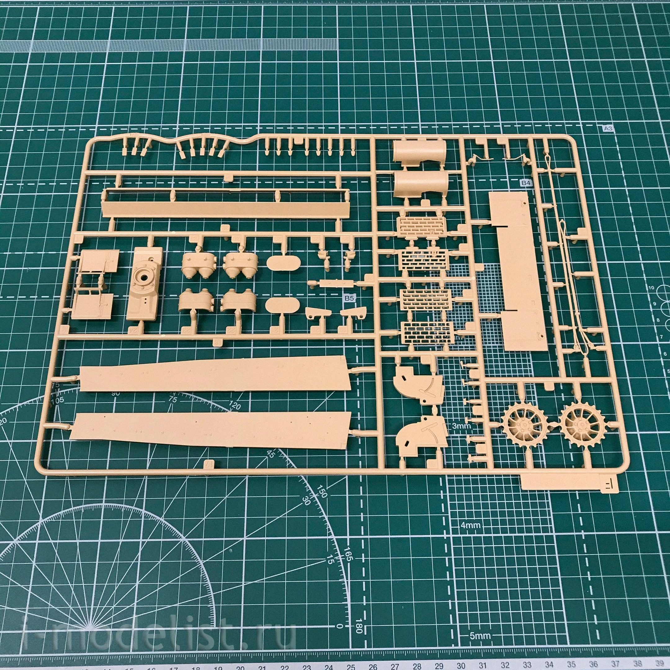 RM-5025 Rye Field Model 1/35 German Tiger I Early Production Wittmann's Tiger No. 504 w/ full interior