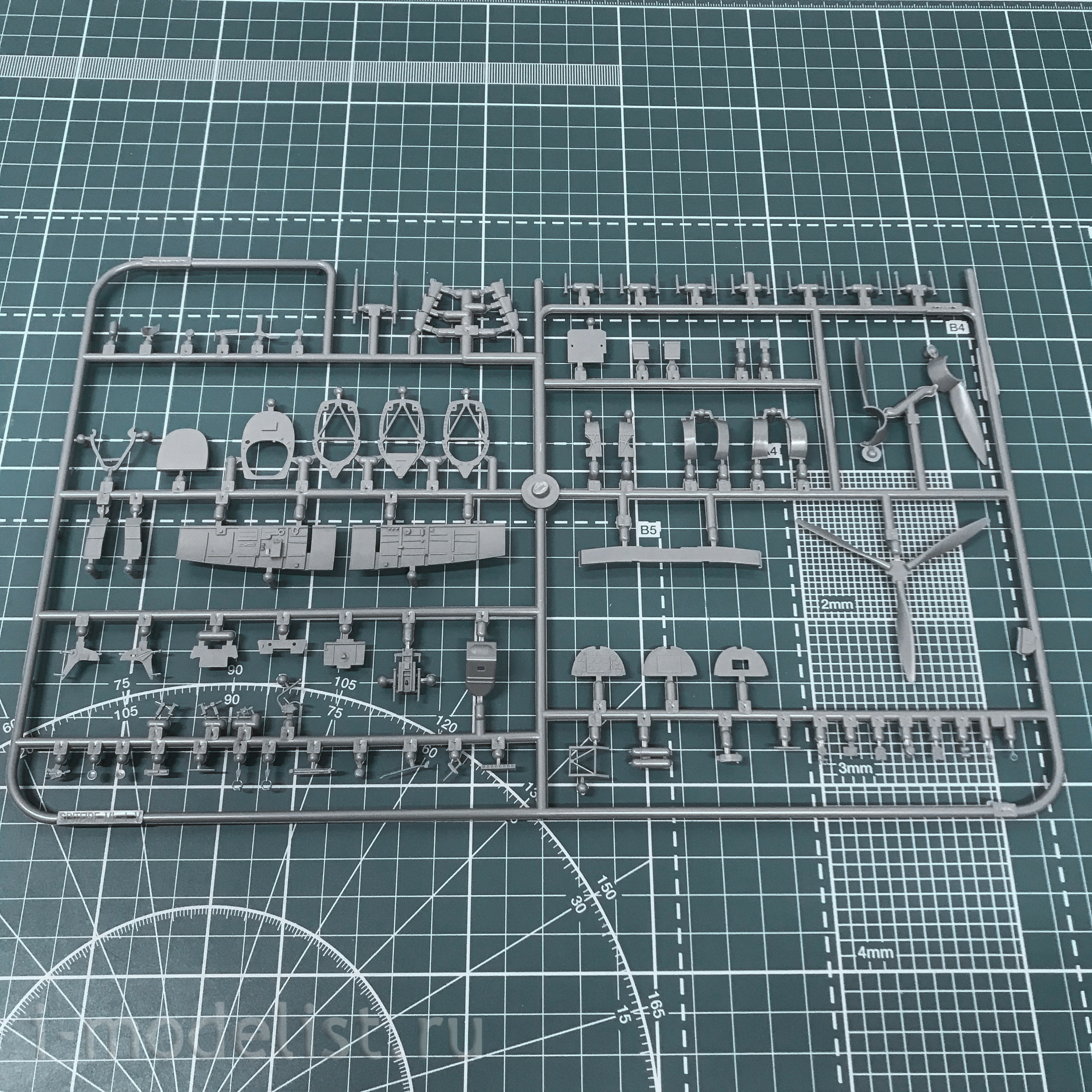 11146 Eduard 1/48 Scale Model SPITFIRE STORY: Tally ho! DUAL COMBO
