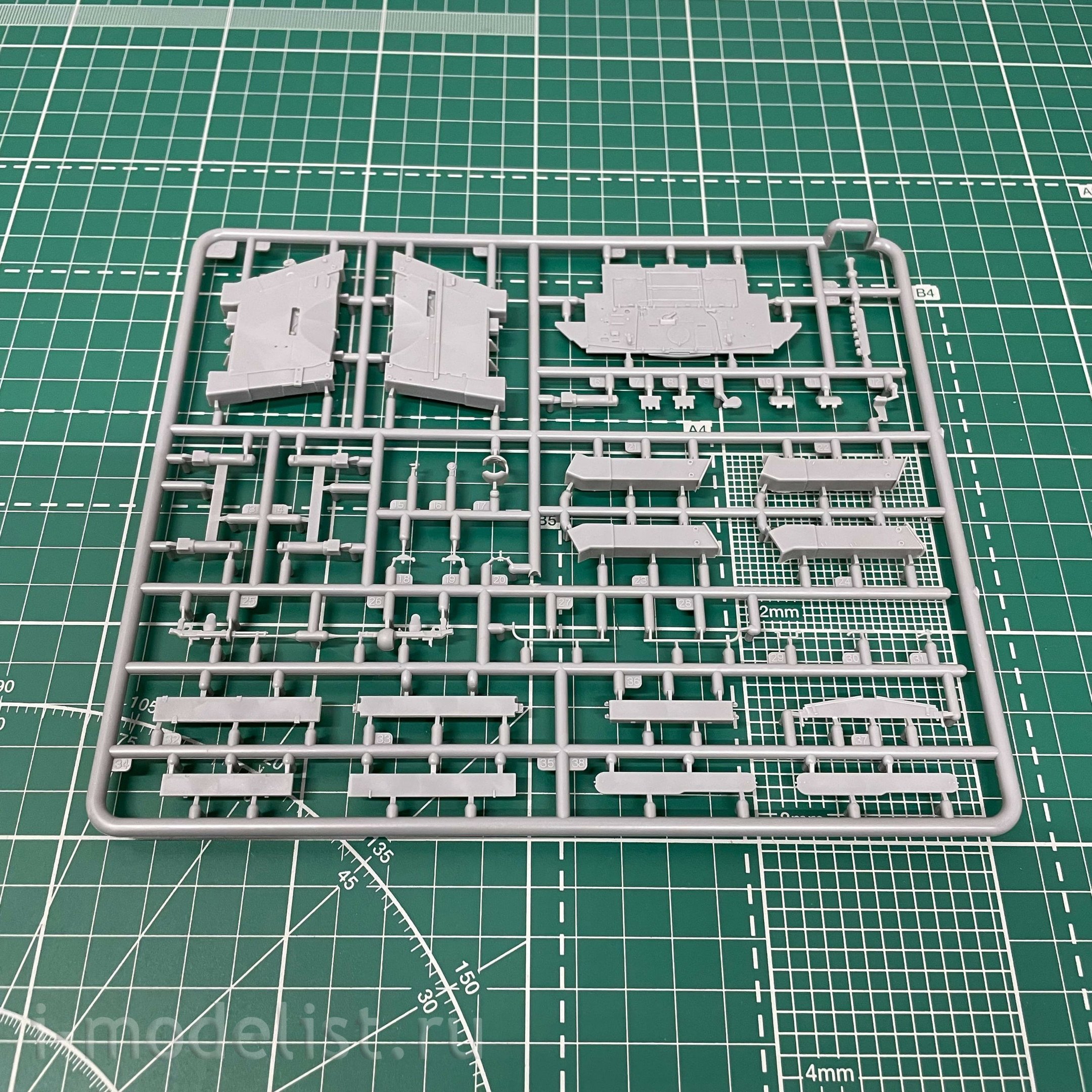 37075 MiniArt 1/35 Syrian 34/85 Tank