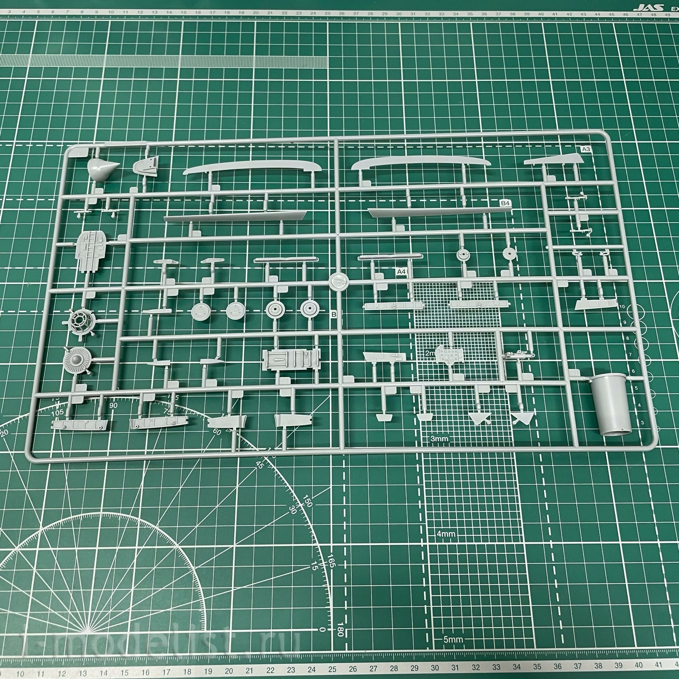 81759 HobbyBoss 1/48 Sukhoi-17UM3 Fitter-G Aircraft