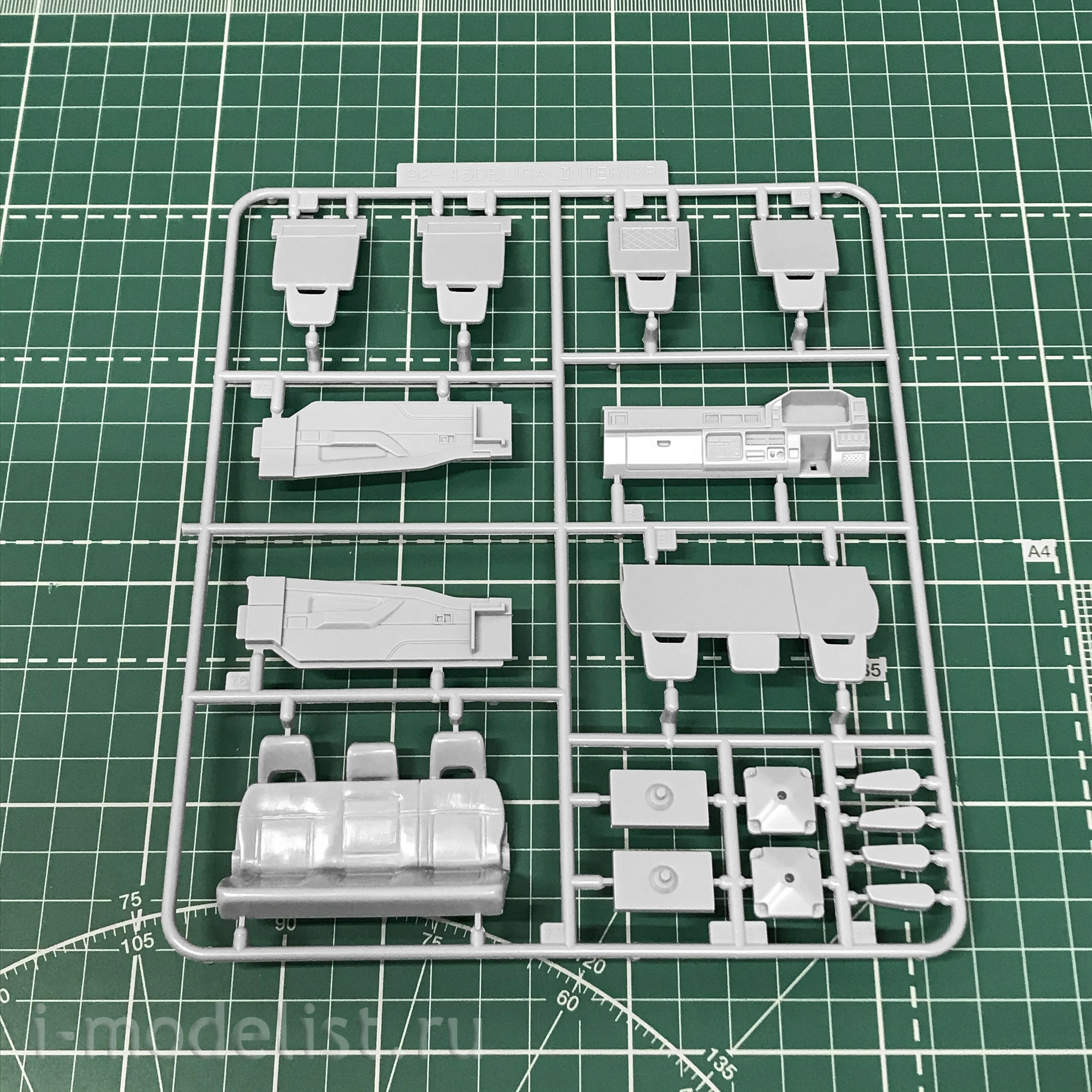 06139 Aoshima 1/24 Mitsubishi Delica Zvezda Wagon91