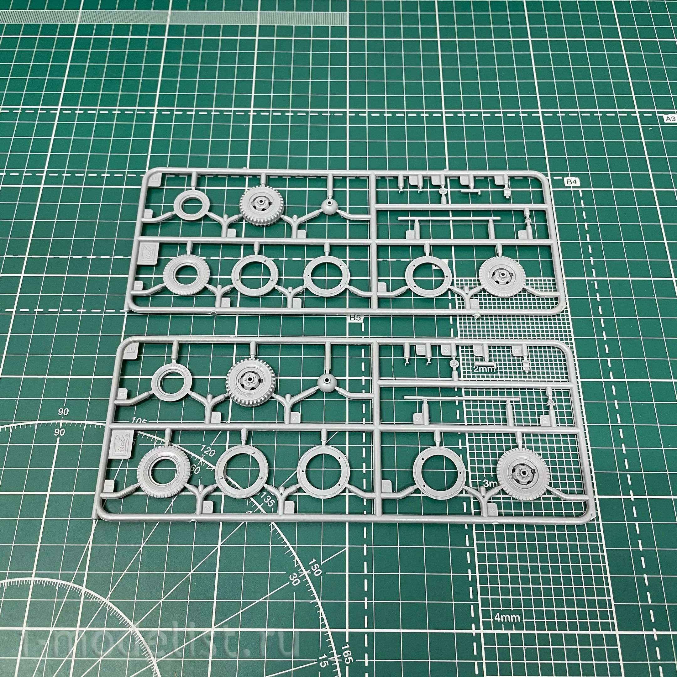 RV35019 Riich 1/35 American 57 mm M1 anti-tank gun on M1A3 carriage (early version)