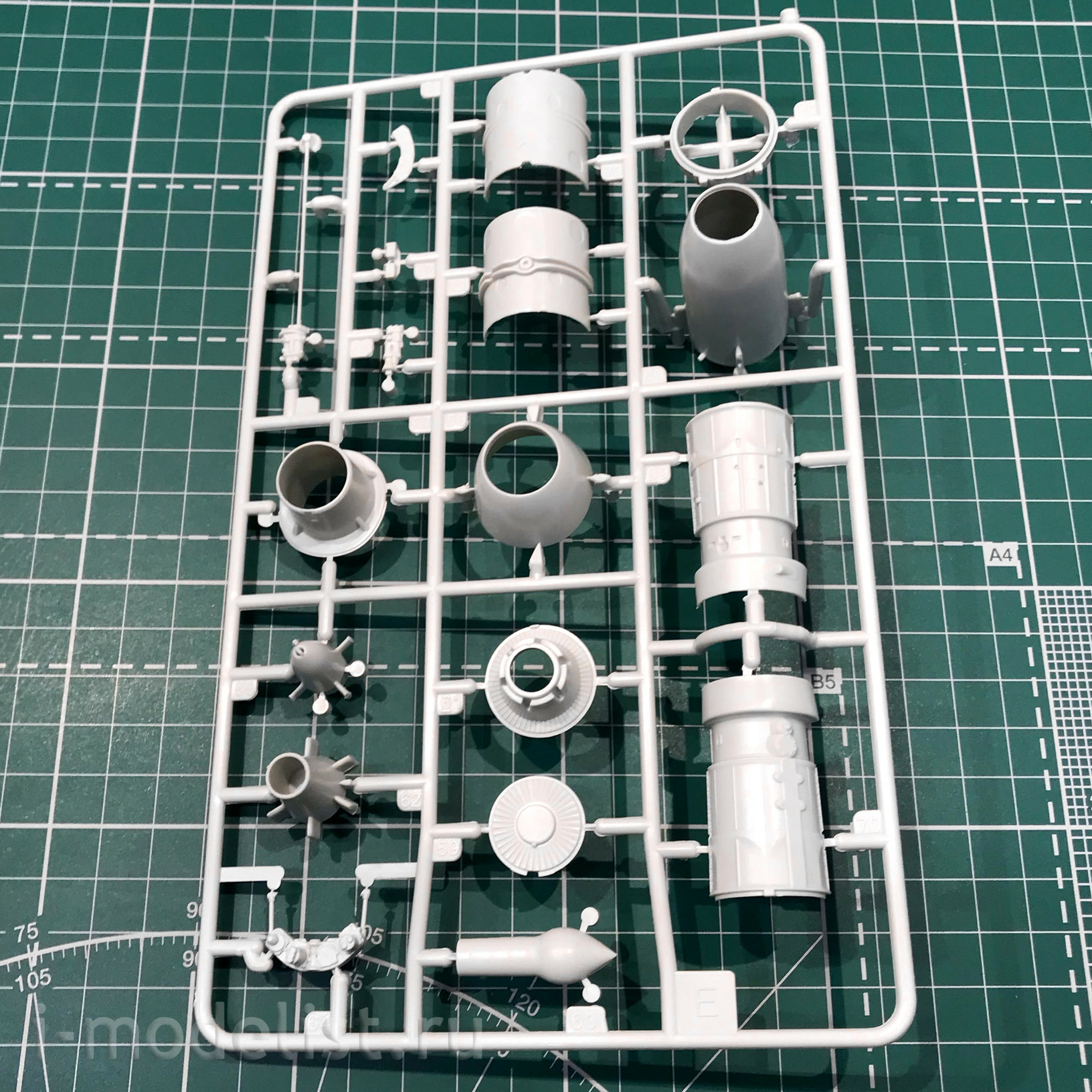03875 Revell 1/32 German Messerschmitt Me262 a-1/A-2 turbojet fighter