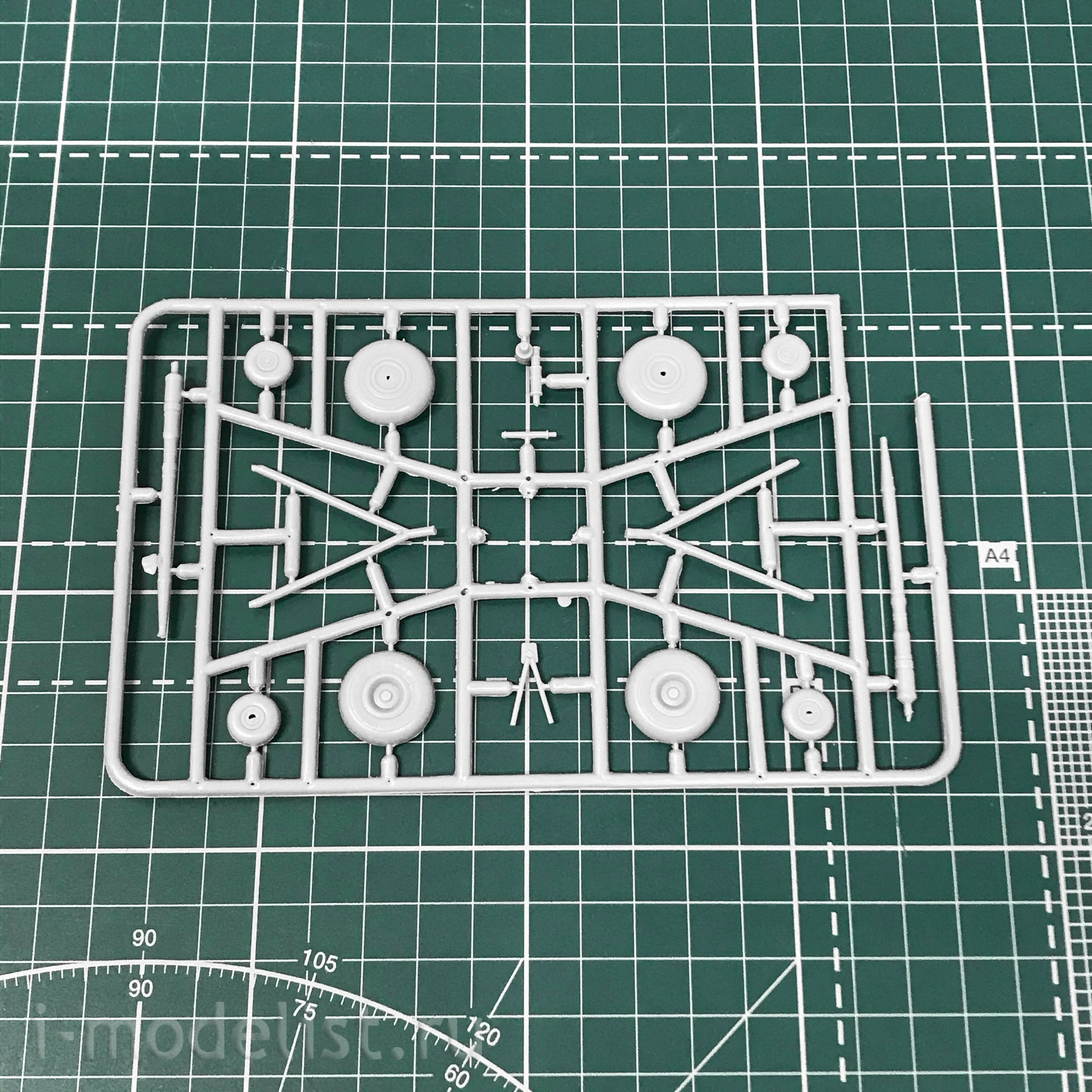 72149 Amodel 1/72 Helicopter