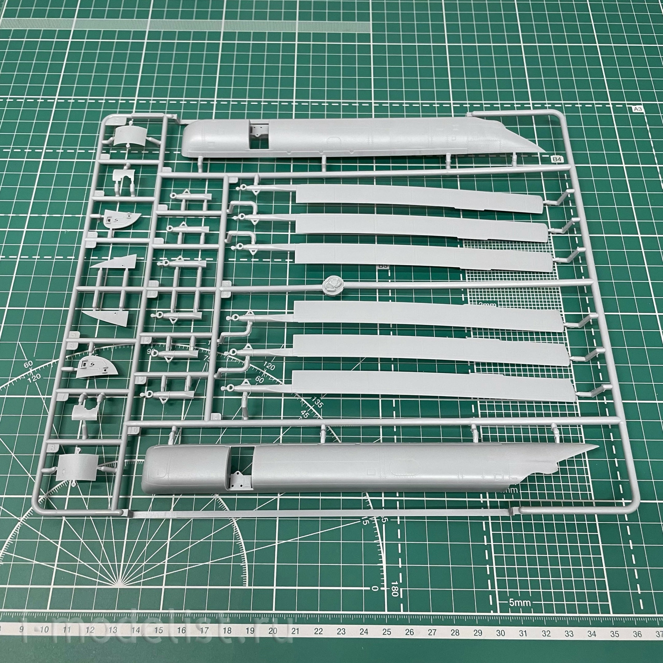 81772 HobbyBoss 1/48 Helicopter CH-47A Chinook