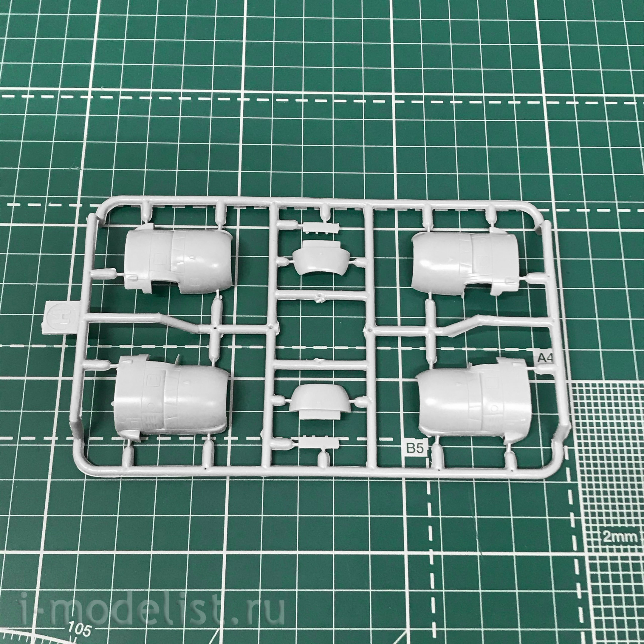 72324 Amodel 1/72 Ilyushin Il-14M