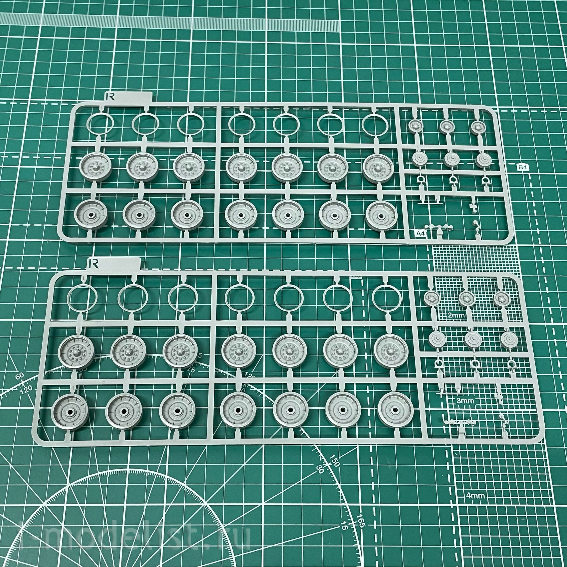 2142 Takom 1/35 Tank M60A1 w/ERA & M9 Bulldozer