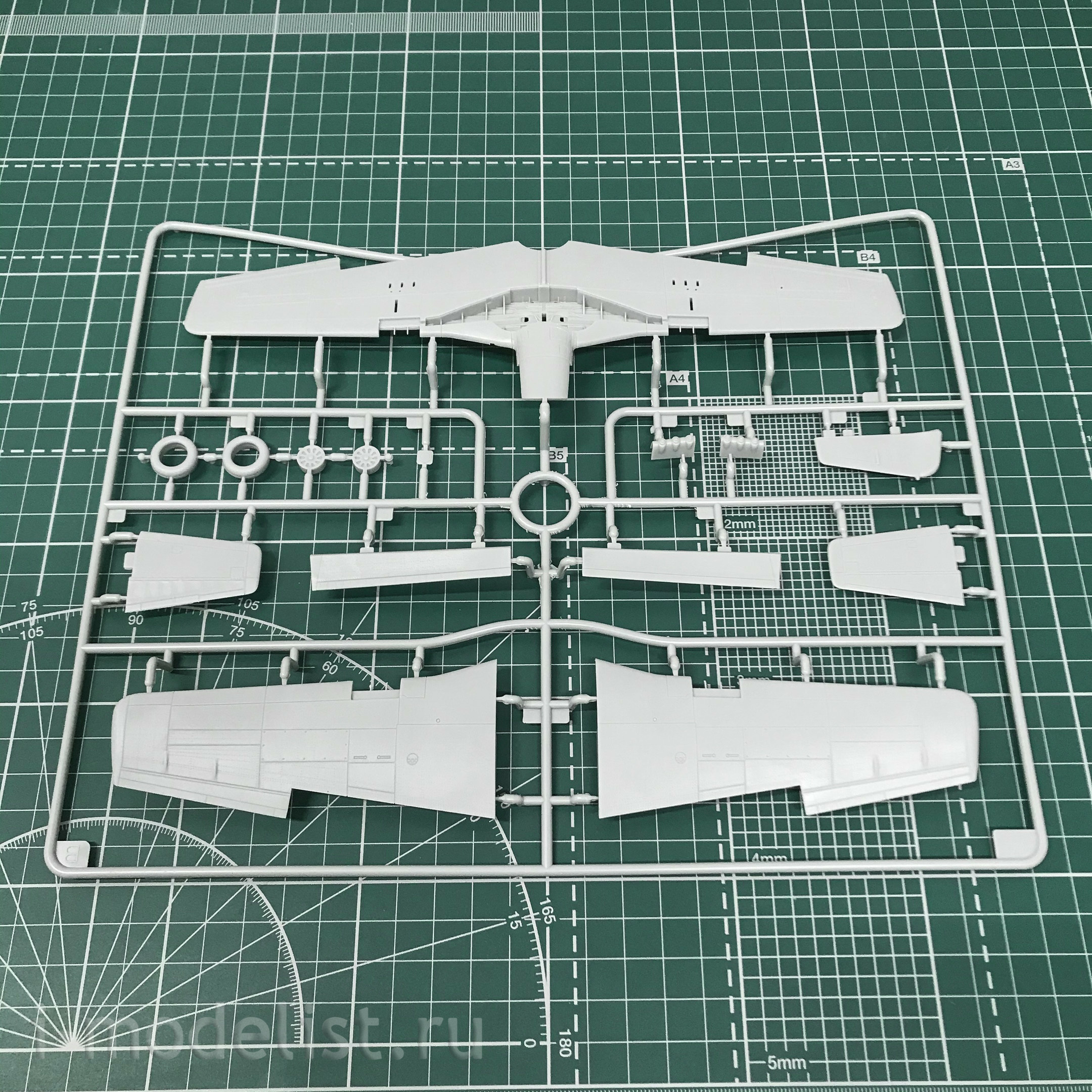 FB4010 Bronco 1/48 Scale Model Fighter Aircraft of the Chinese Air Force P-5 1D/K Mustang 1949 Parade