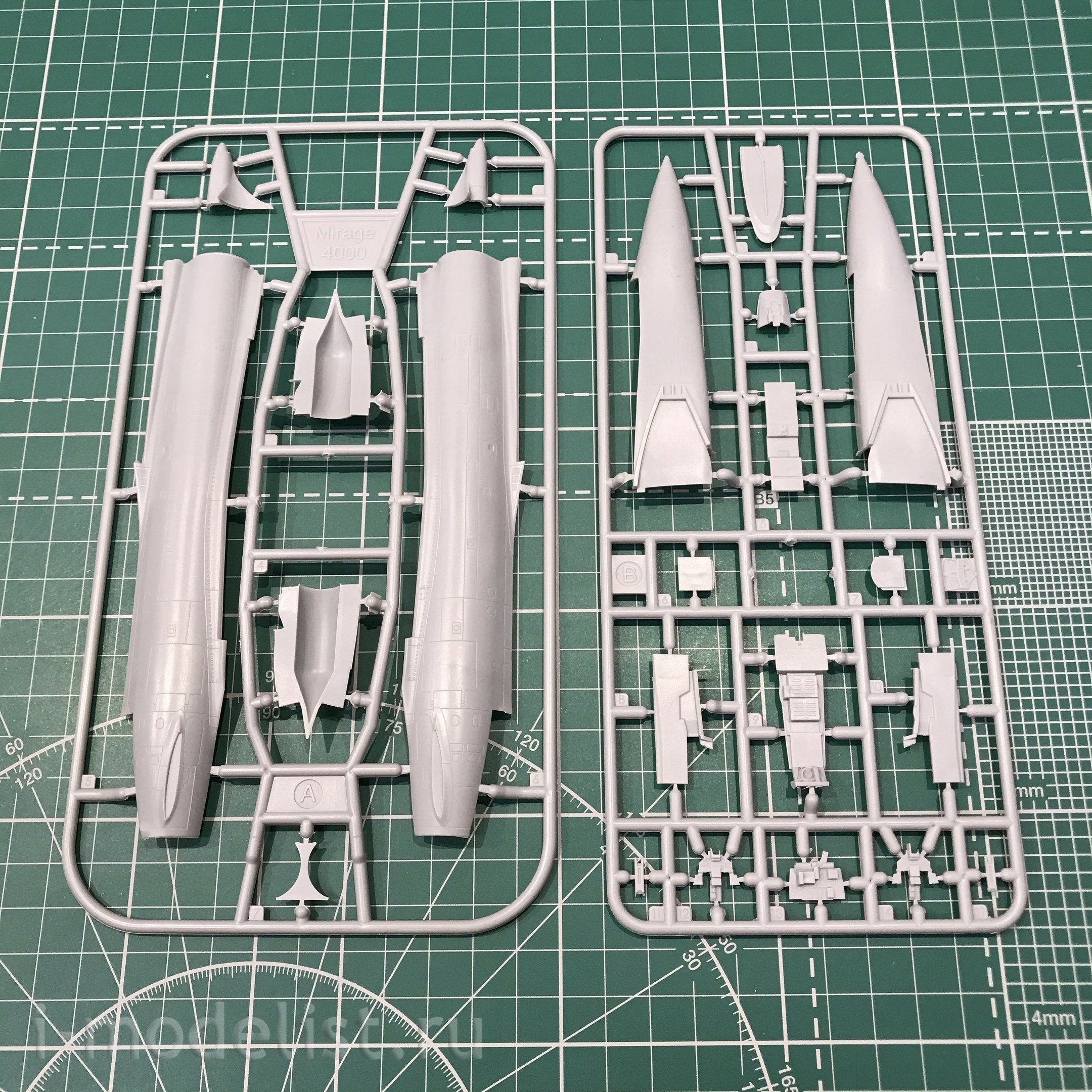 72053 ModelSvit 1/72 Mirage 4000 Aircraft