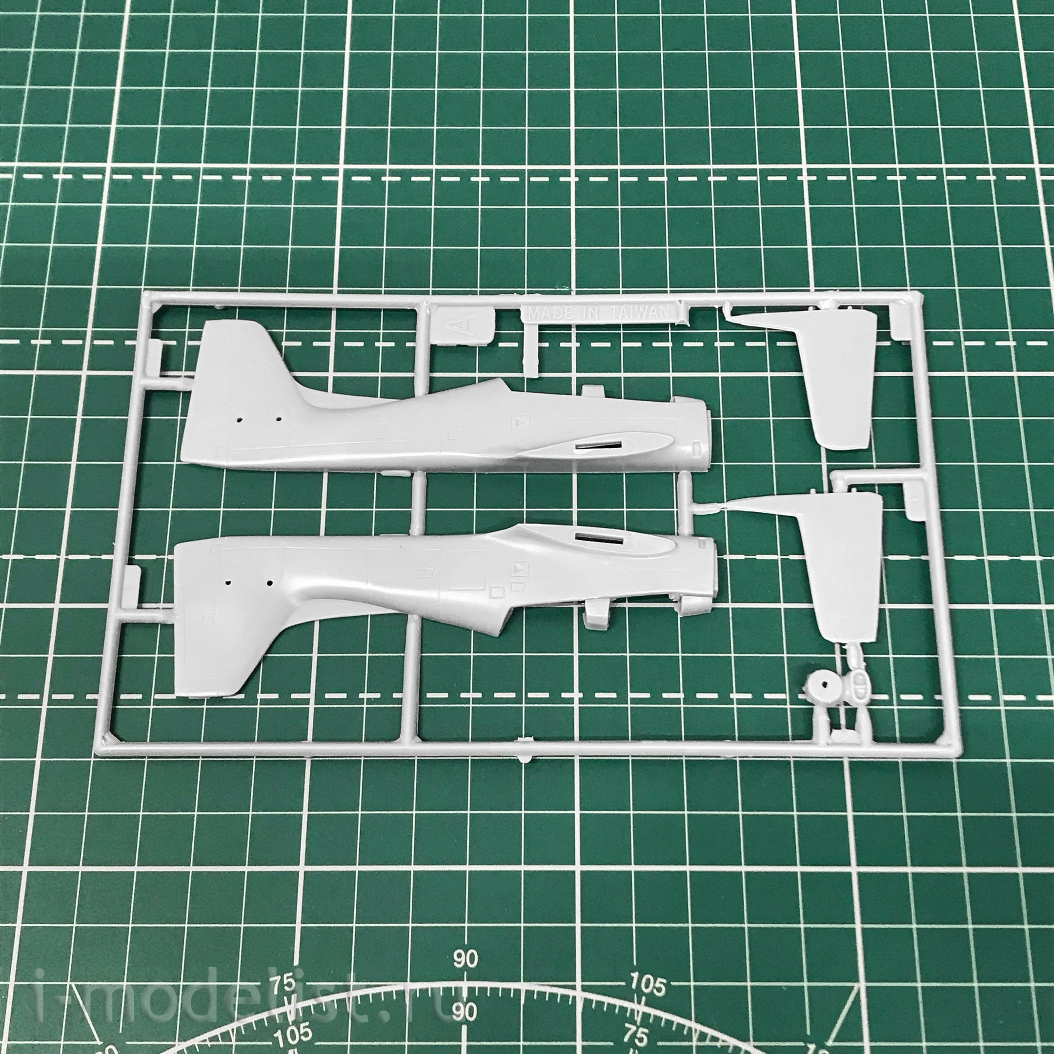 SP1002 Premiere 1/72 Aircraft EMB-312 