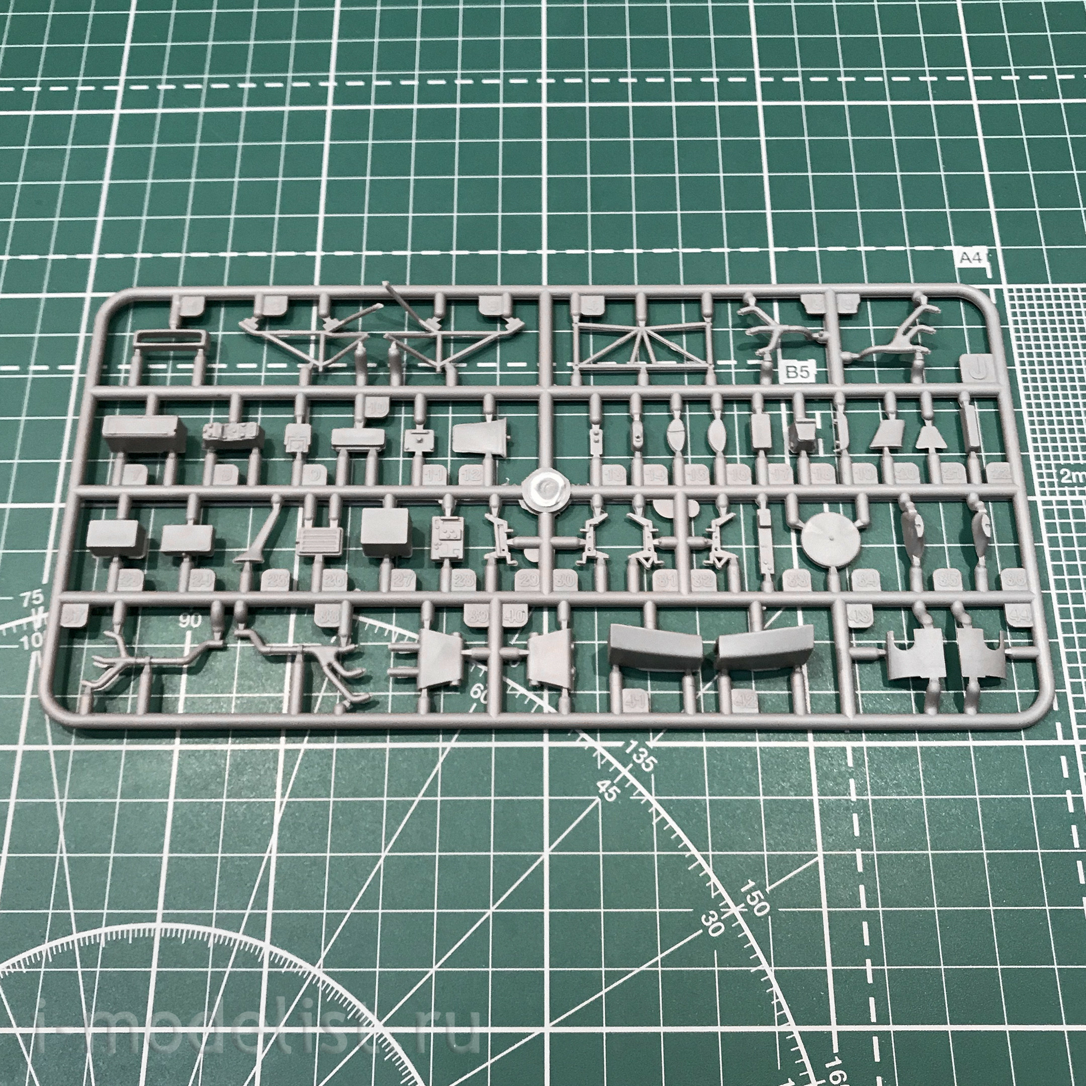 620 Roden 1/32 O-A2 Skymaster Aircraft