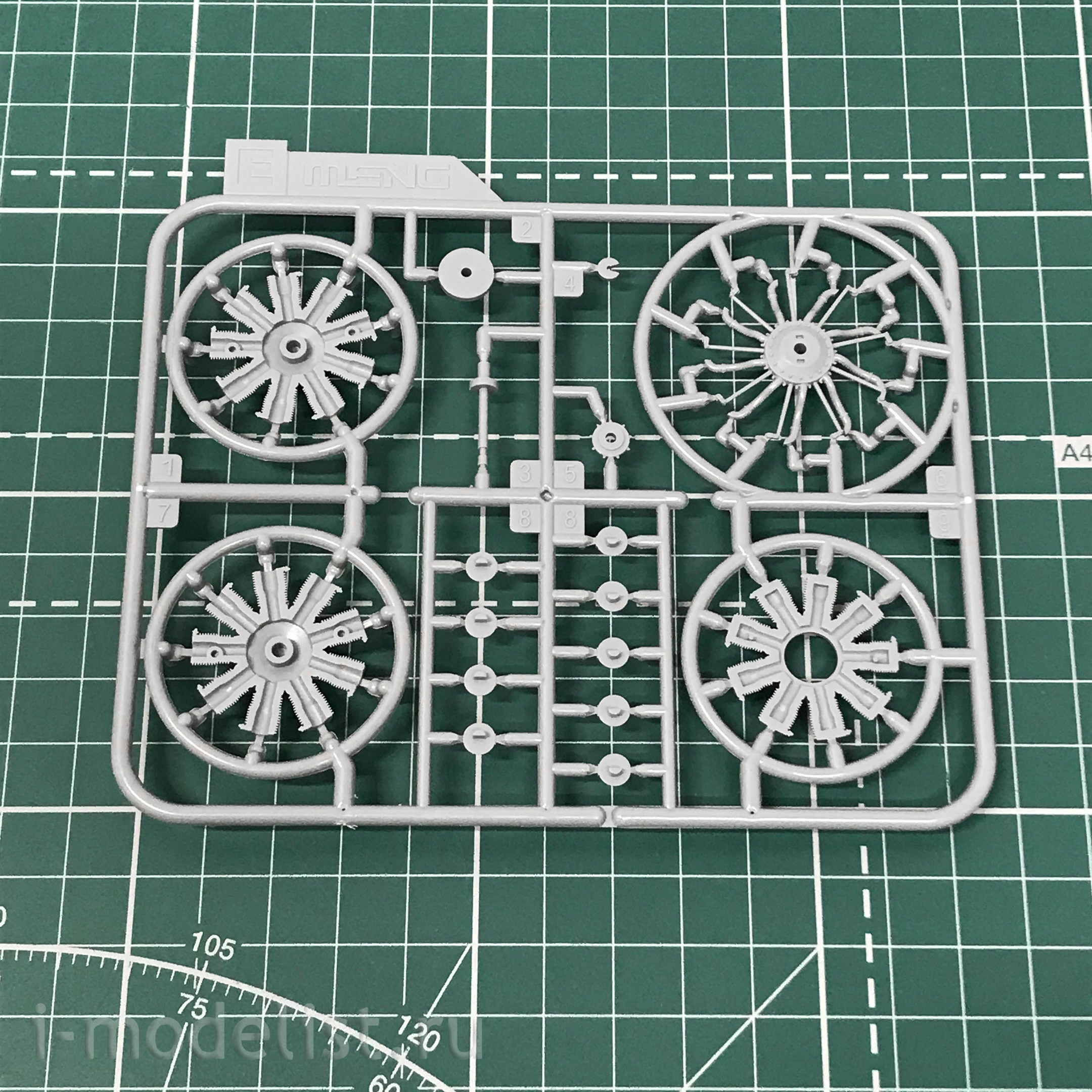 QS-002 Meng 1/32 Fokker Dr. I Triplane Aircraft