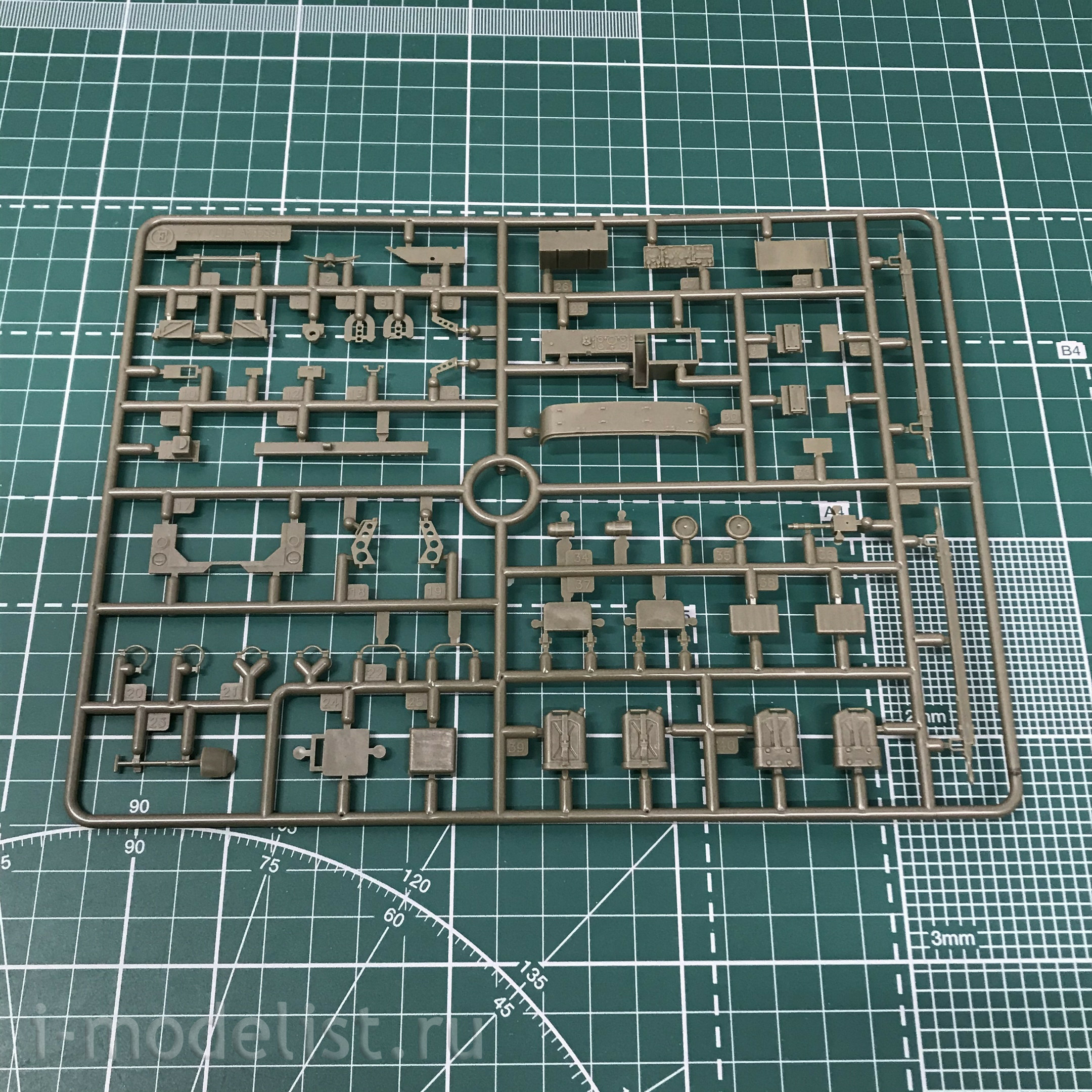 AF35S99 AFVClub 1/35 Reconnaissance Vehicle DF 1/4 ton 4x4 M38A1 / CJ-5 Siyur + Tolar Recoilless Rifle Vehicle (2 models included)
