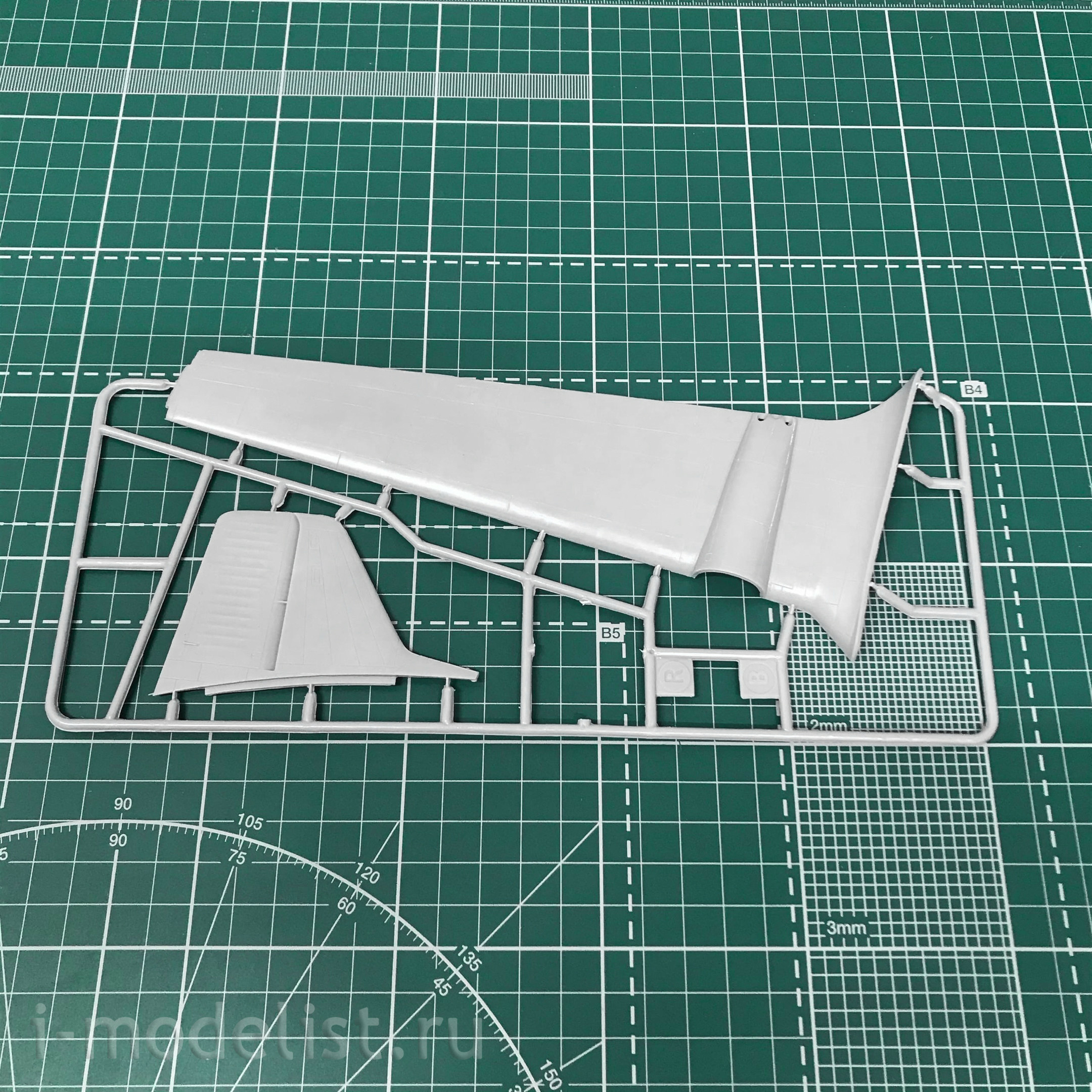 72324 Amodel 1/72 Ilyushin Il-14M
