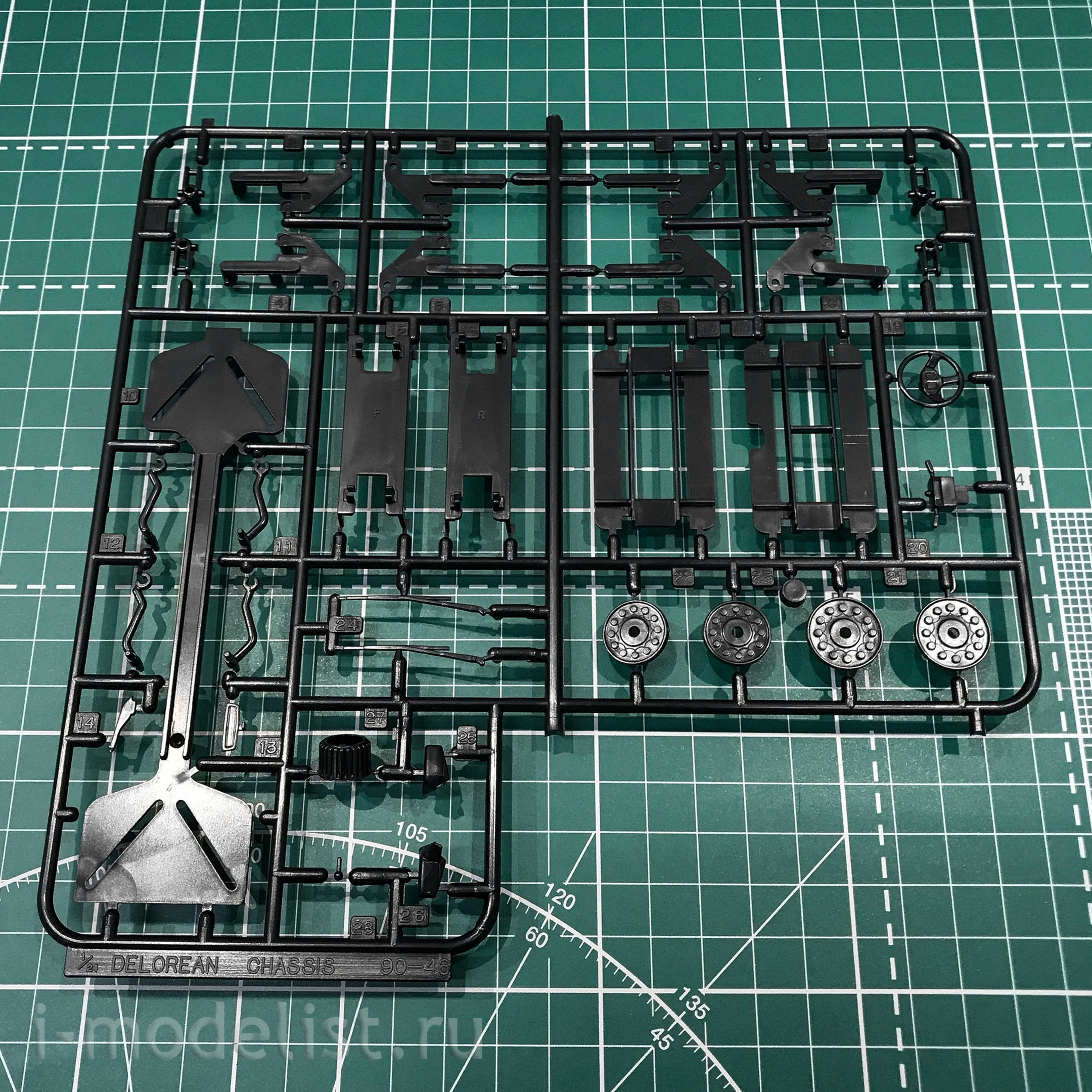 05918 Aoshima 1/24 Back to the Future DeLorean from Part III