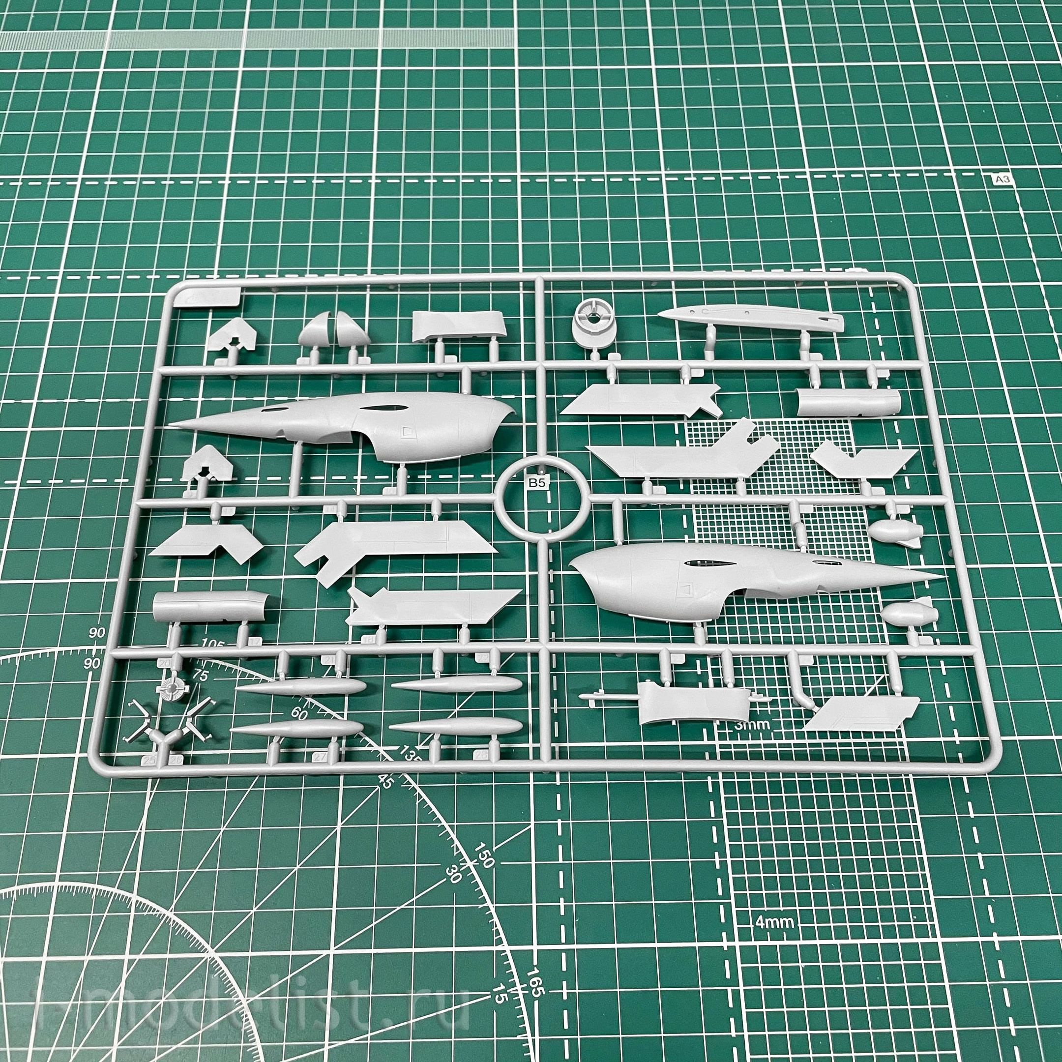 48400 ICM 1/48 O-2A (late production), American reconnaissance aircraft 