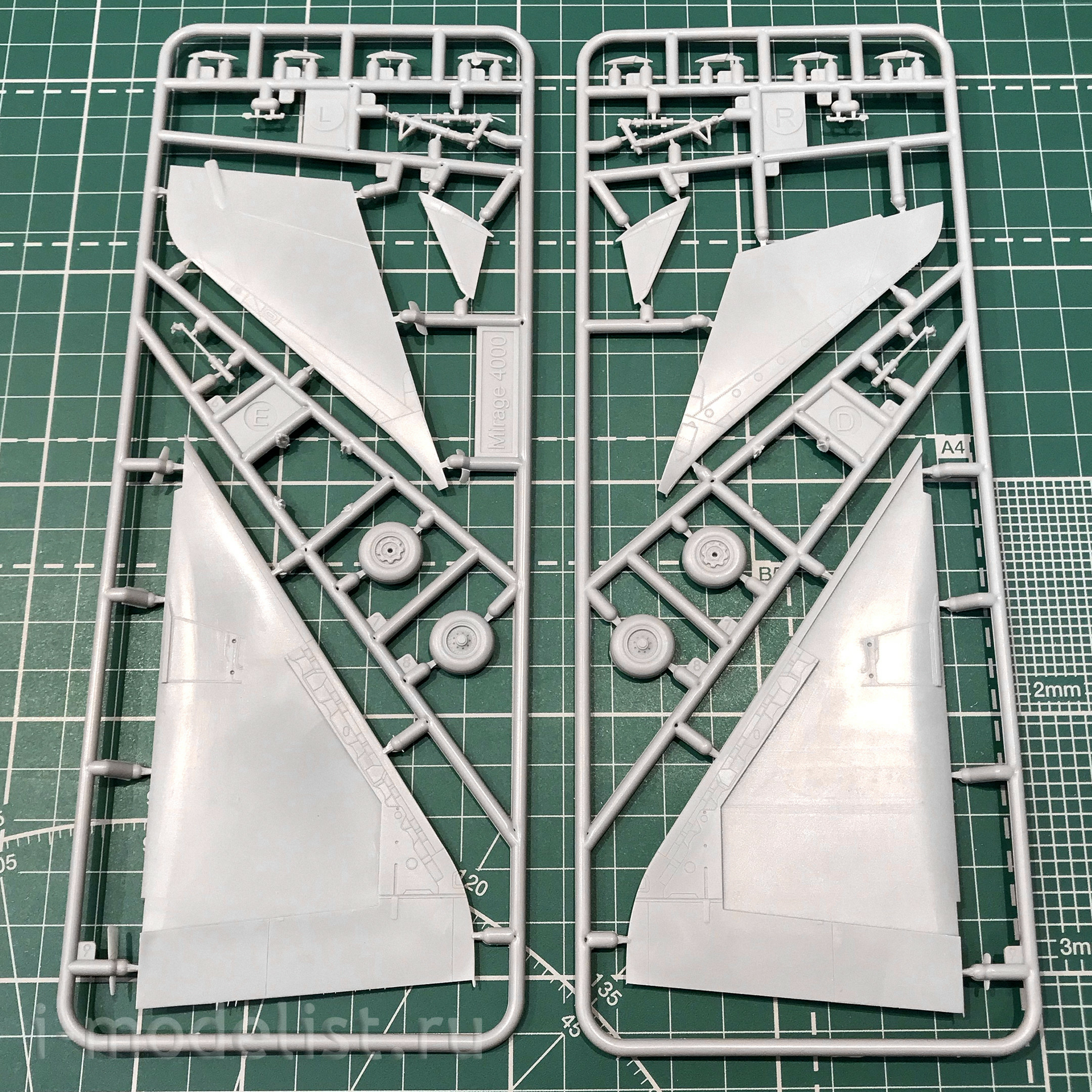 72053 ModelSvit 1/72 Mirage 4000 Aircraft