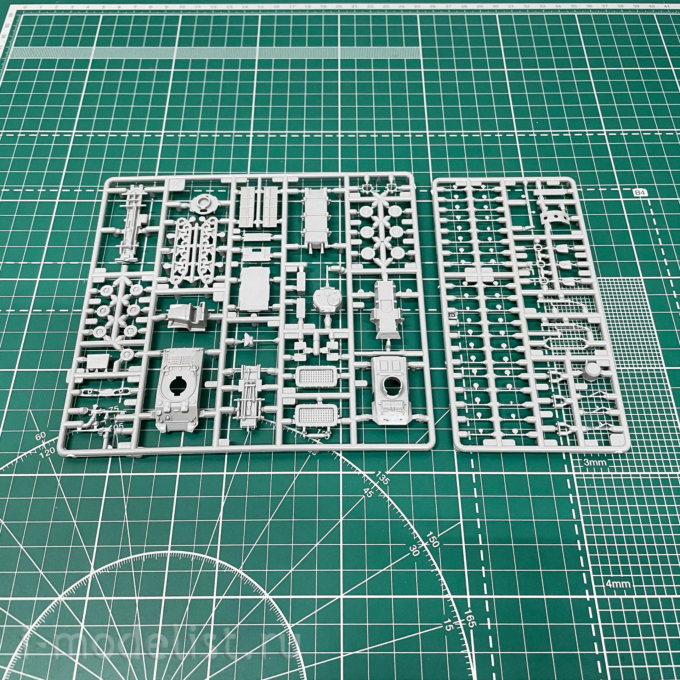 05169 Revell 1/144 US Navy Landing Ship medium (Bofors, 40 mm X-ray gun)