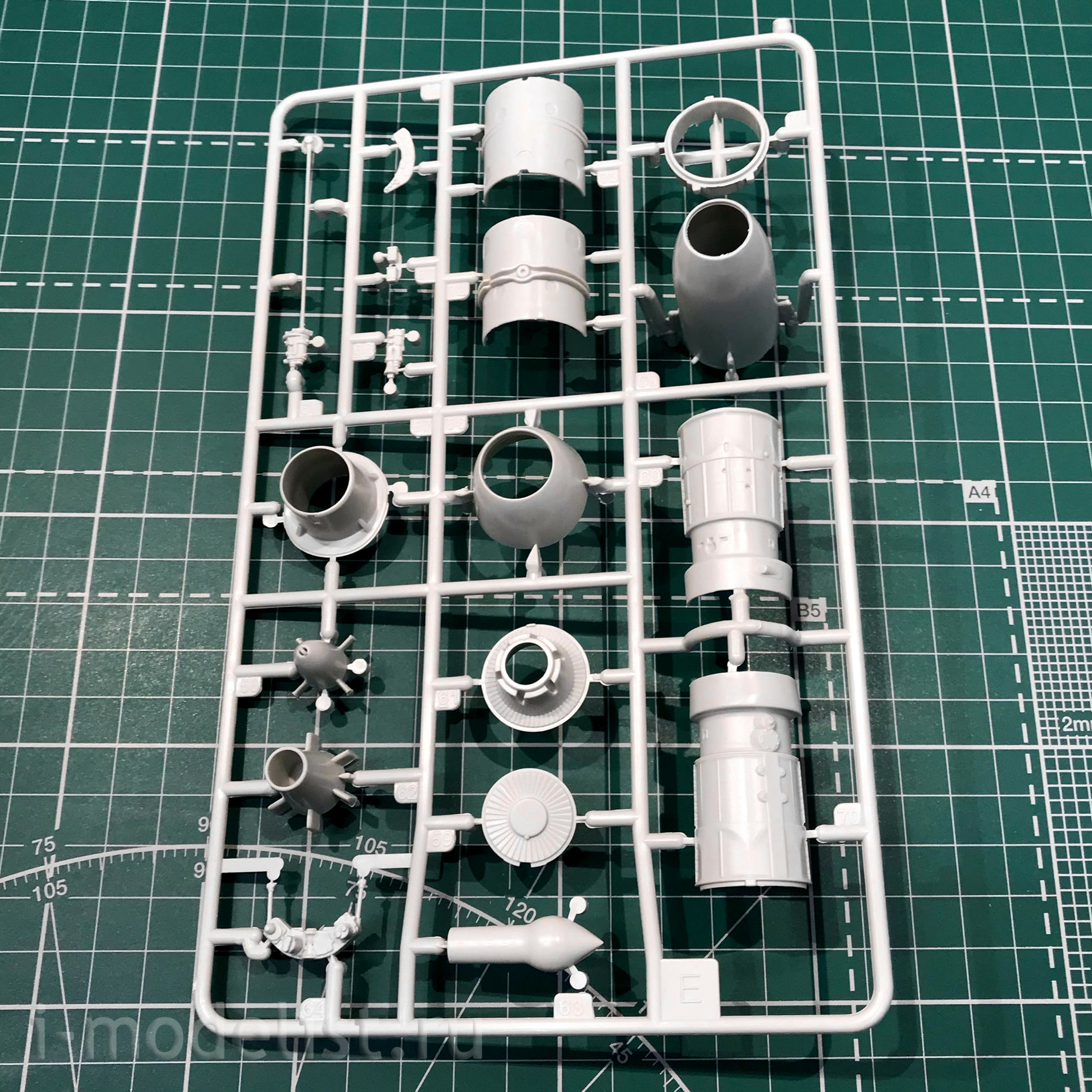 03875 Revell 1/32 German Messerschmitt Me262 a-1/A-2 turbojet fighter