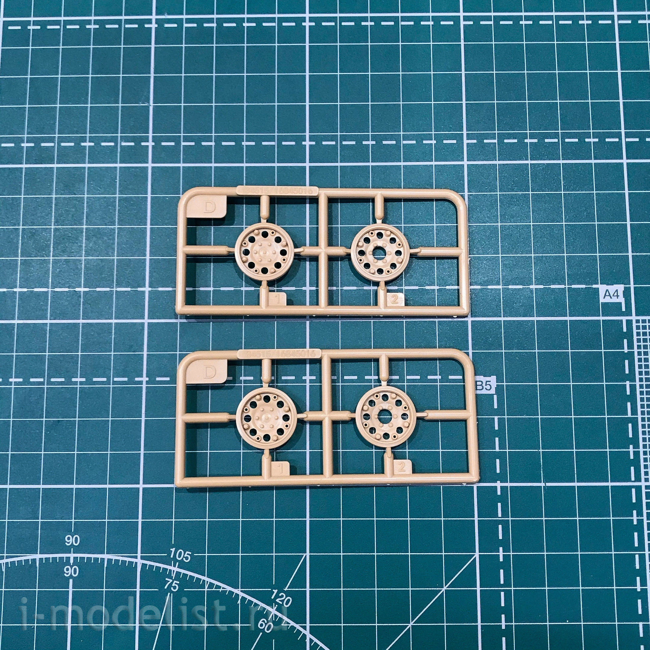 84515 Hobby Boss 1/35 Soviet light WHEELED tracked tank BT-2 (medium version)