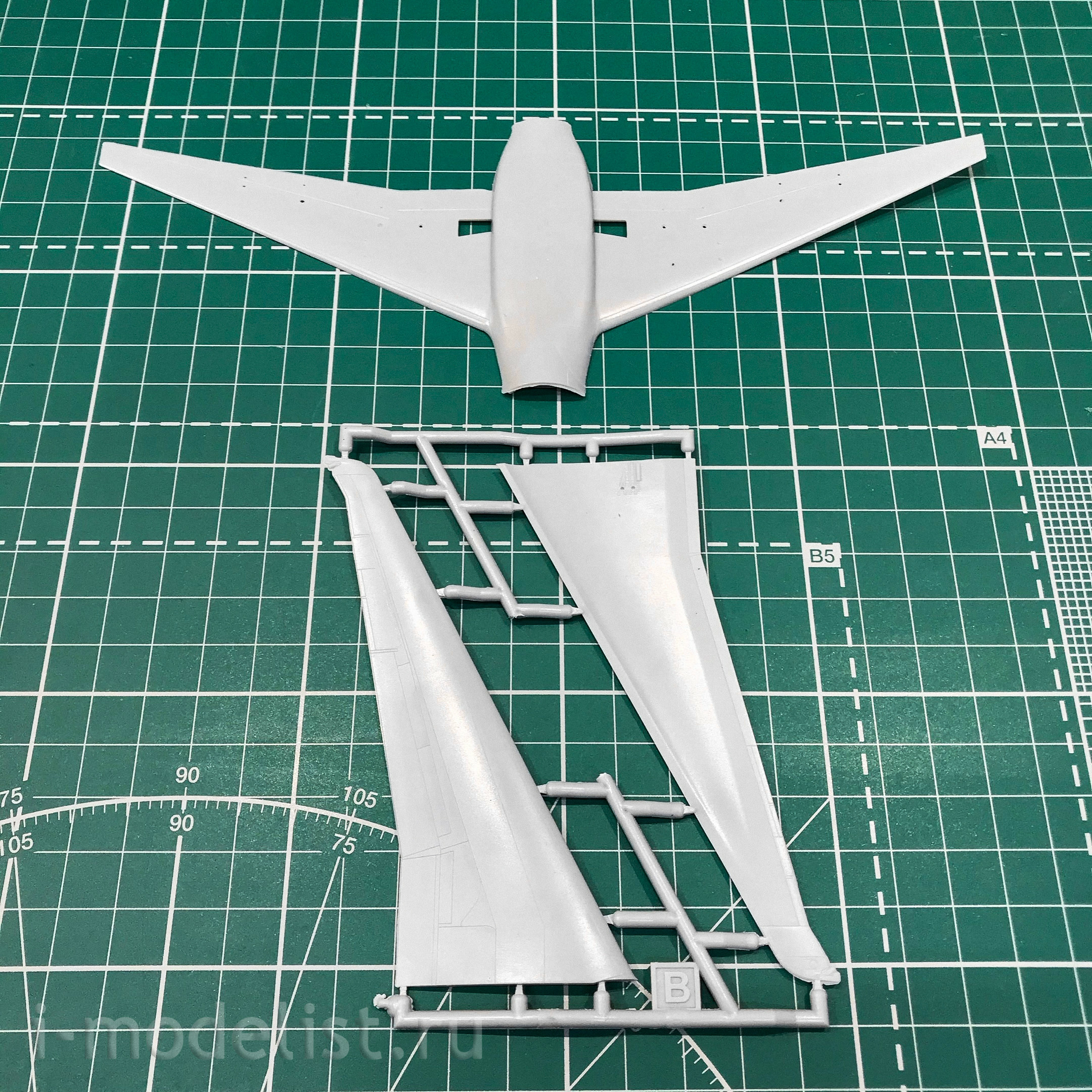 144110-3 Orient Express 1/144 Airliner MD-87 Zvezda Alliance SAS
