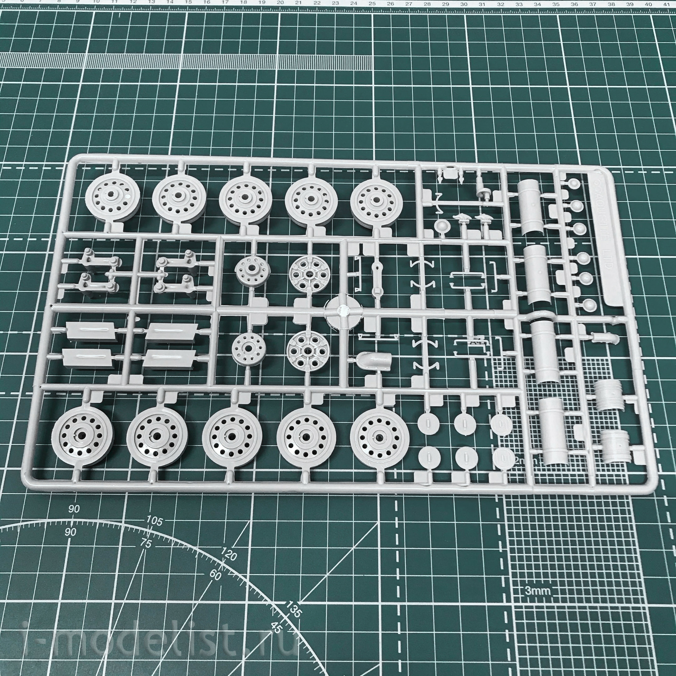 35044 ARK-models 1/35 D. S. 34 guns of tanks-5, model 1943. Column 