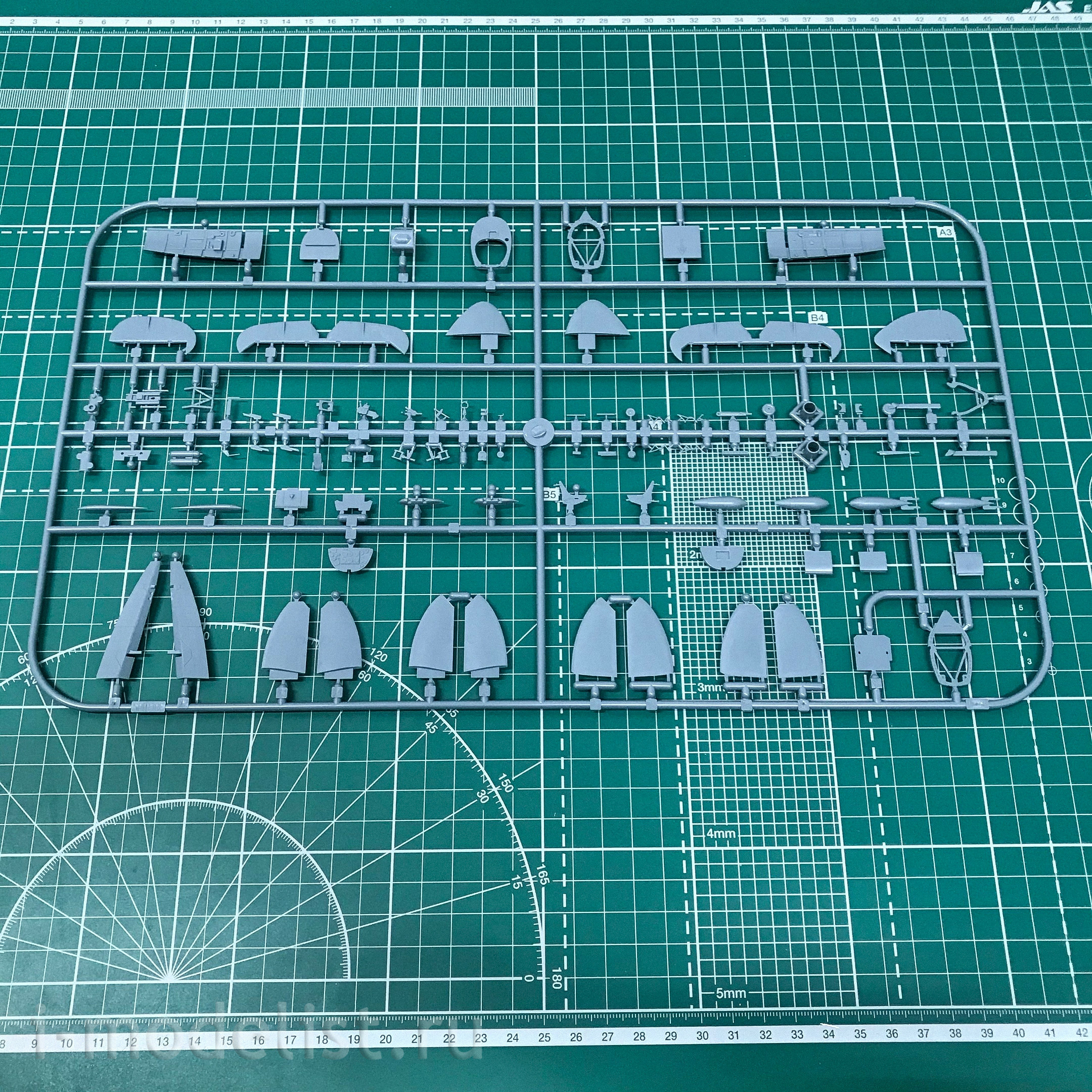 84159 Eduard 1/48 Spitfire Mk. VIII