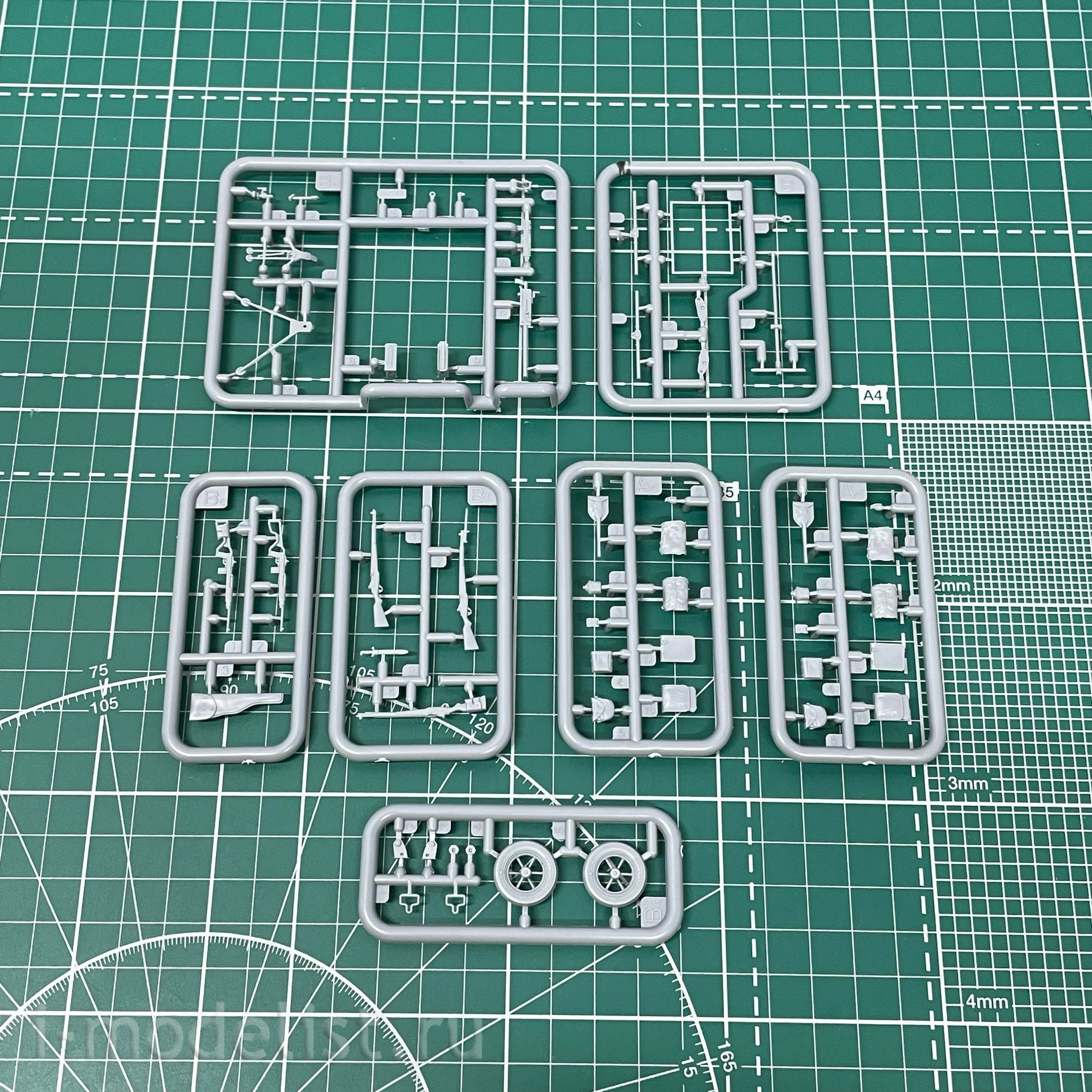 35GM0041 Gecko Models 1/35 M53 Scooter Cushman w/John Wood M3A4 Utility Hand Cart Mod.1943 & US Paratroops