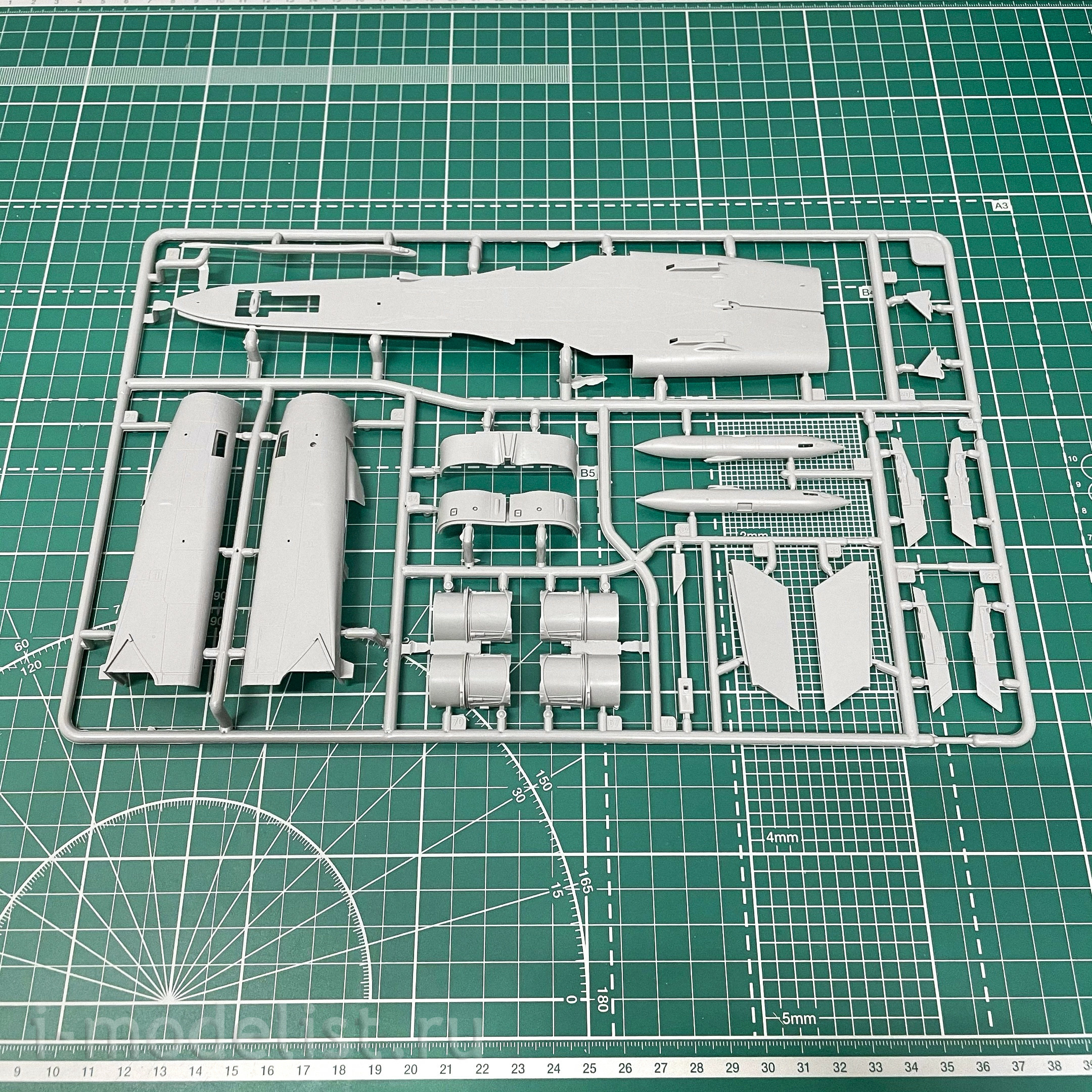 03853 Revell 1/48 Fighter-bomber GR. 4 