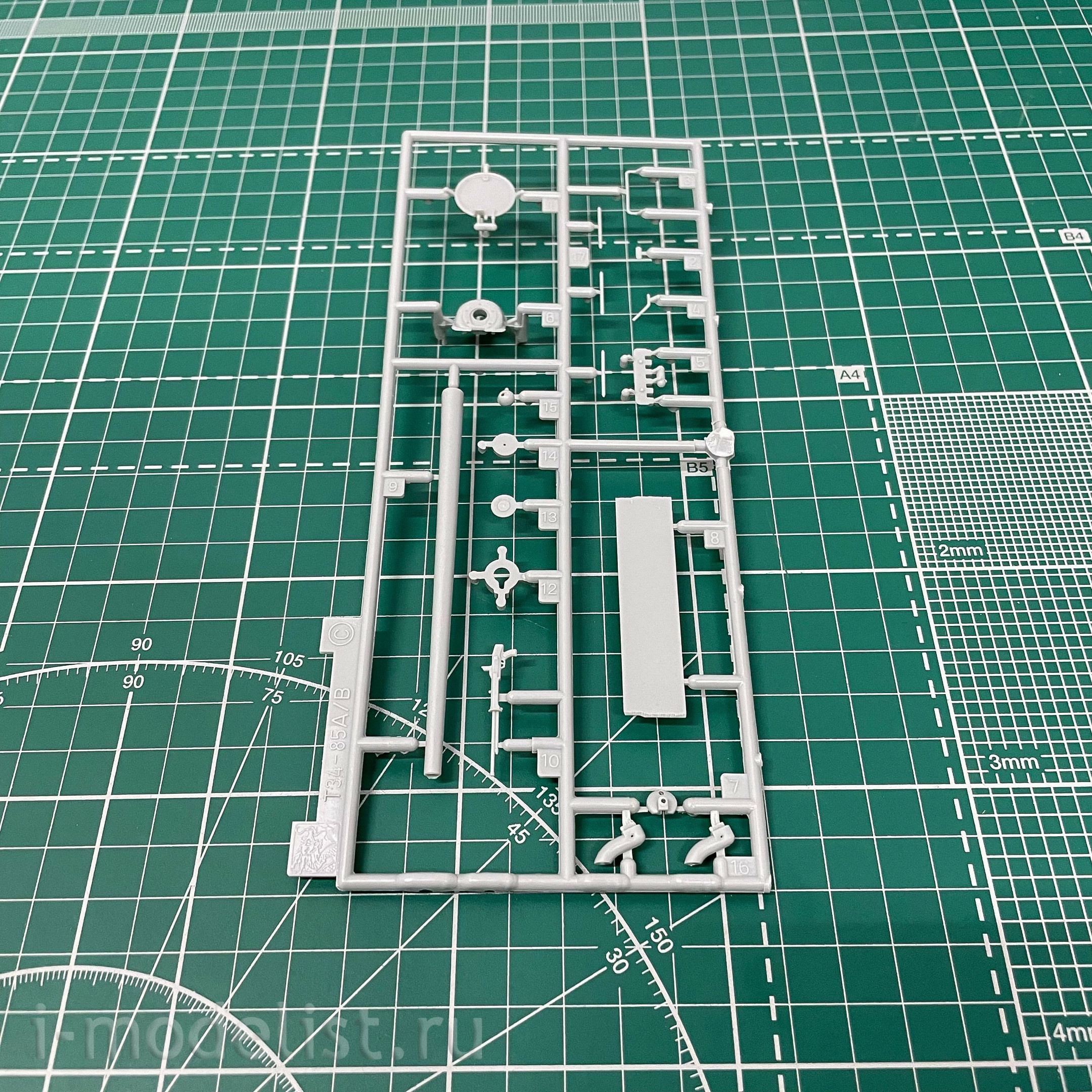6424 Dragon 1/35 T-34/76 Mod.1942 Hexagonal Turret Soft Edge Type