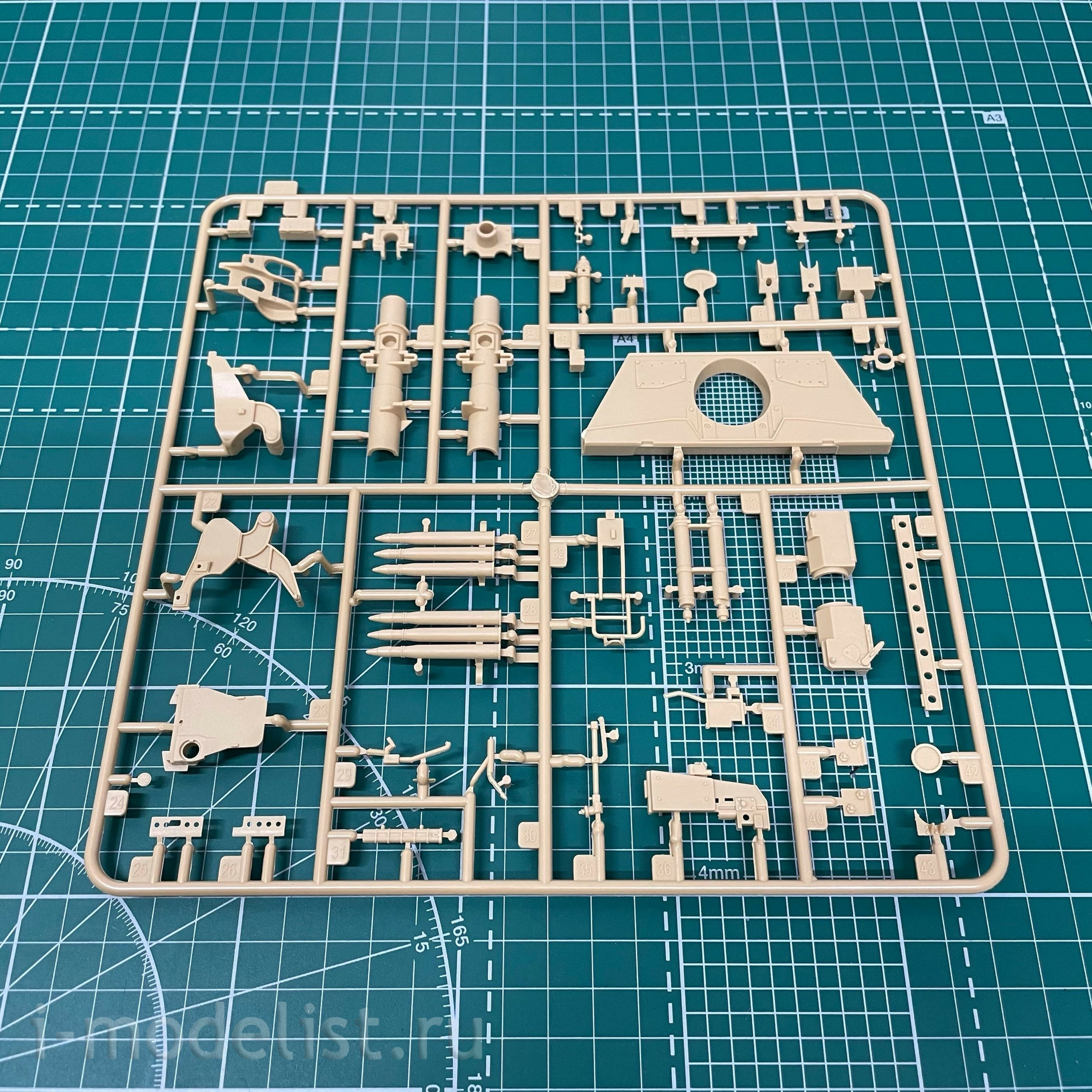 35A044 Amusing Hobby 1/35 Self-propelled gun Ferdinand Jagdpanzer Sd. kfz. 184 No 15100