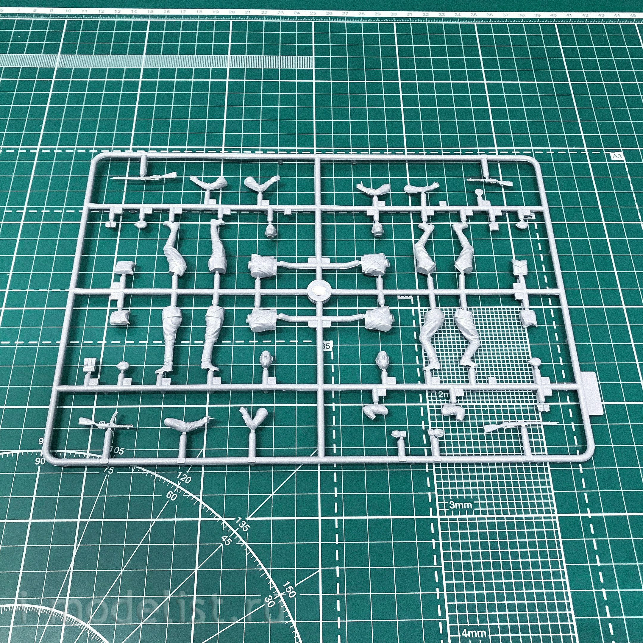 16303 ICM 1/16 Figure, Roman Gladiator