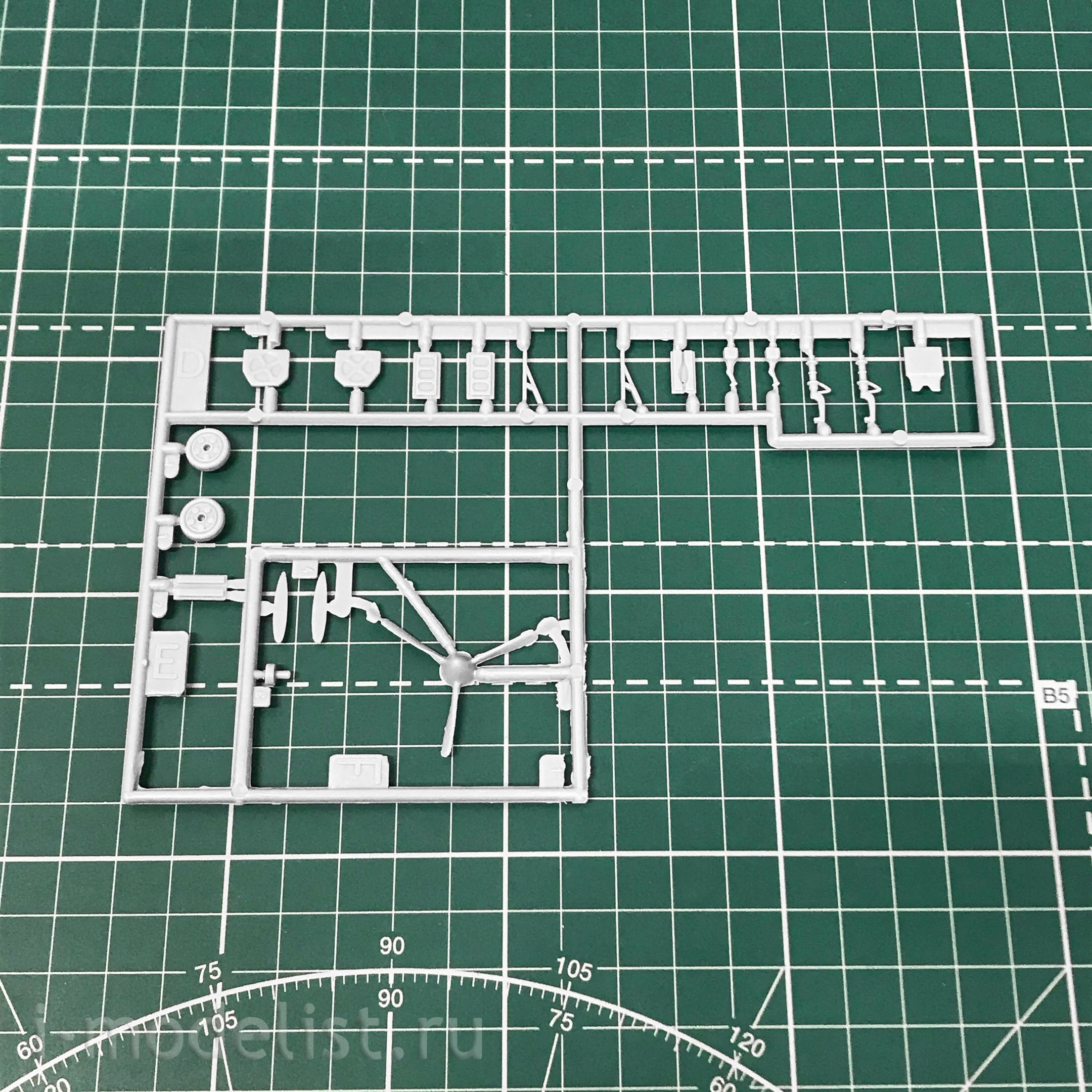 SP1002 Premiere 1/72 Aircraft EMB-312 