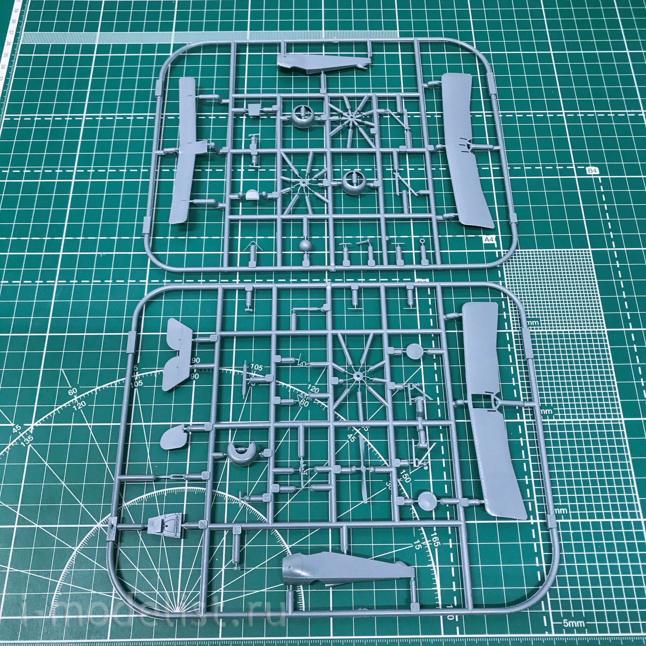 7071 Edward 1/72 Nieuport Ni-17 Biplane (two models in one box)