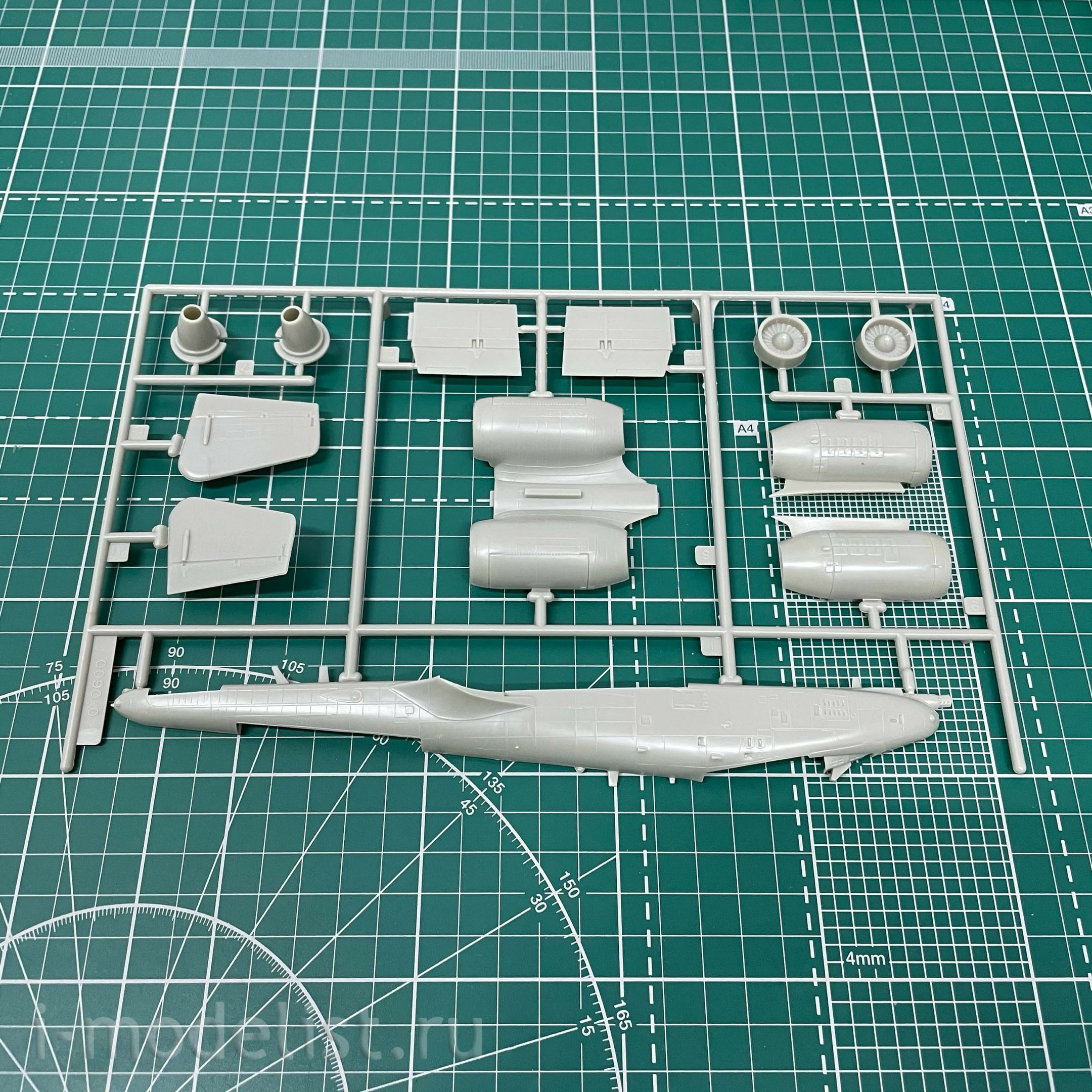 11181 Revell 1/72 American A-10 Warthog Attack Aircraft