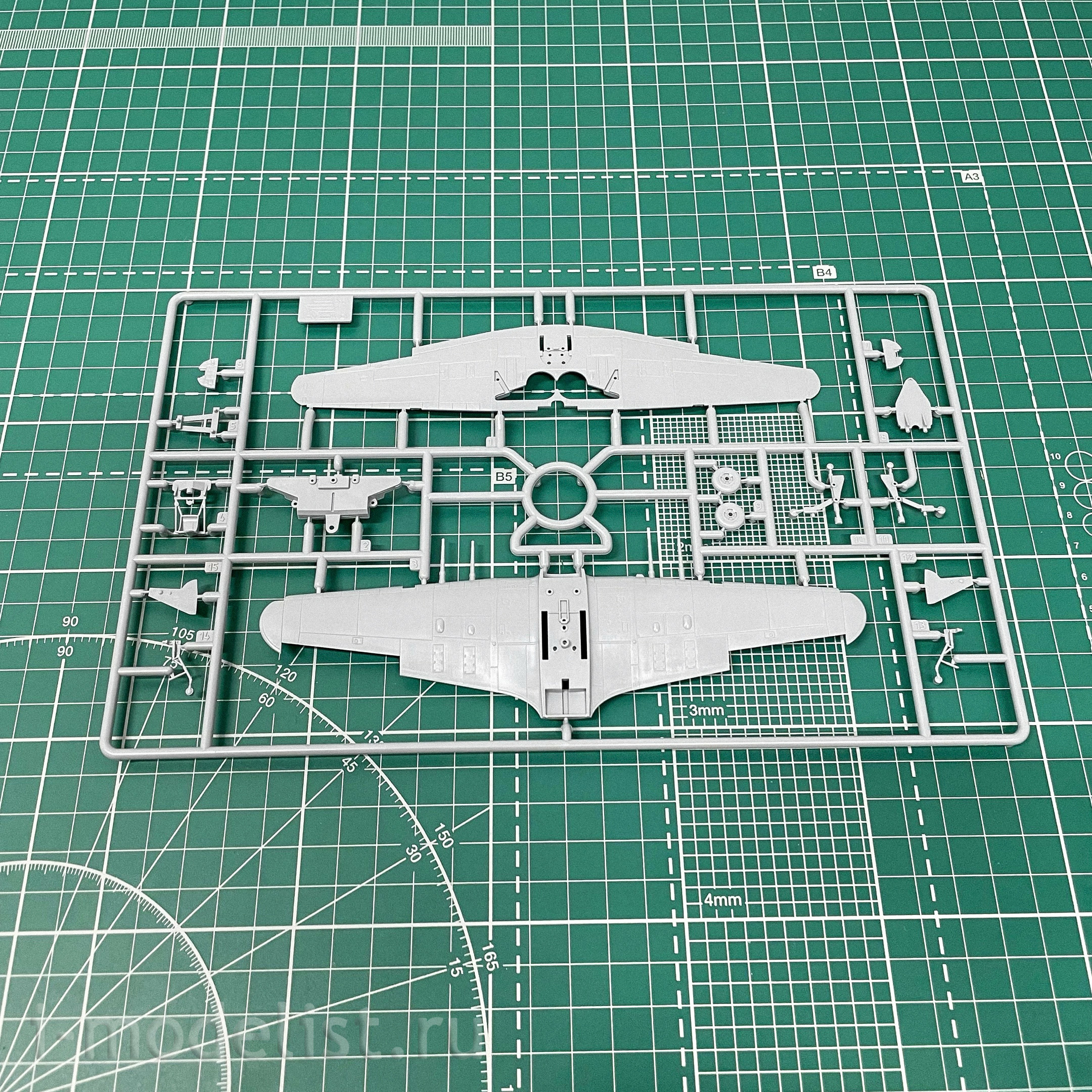 7322 Zvezda 1/72 Hawker Hurricane Fighter