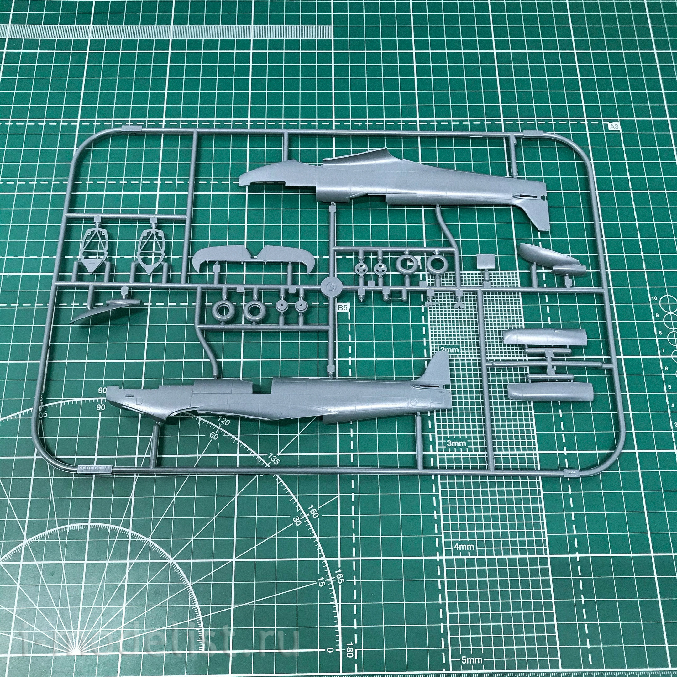 84141 Edward 1/48 Spitfire Mk.XVI Bubbletop