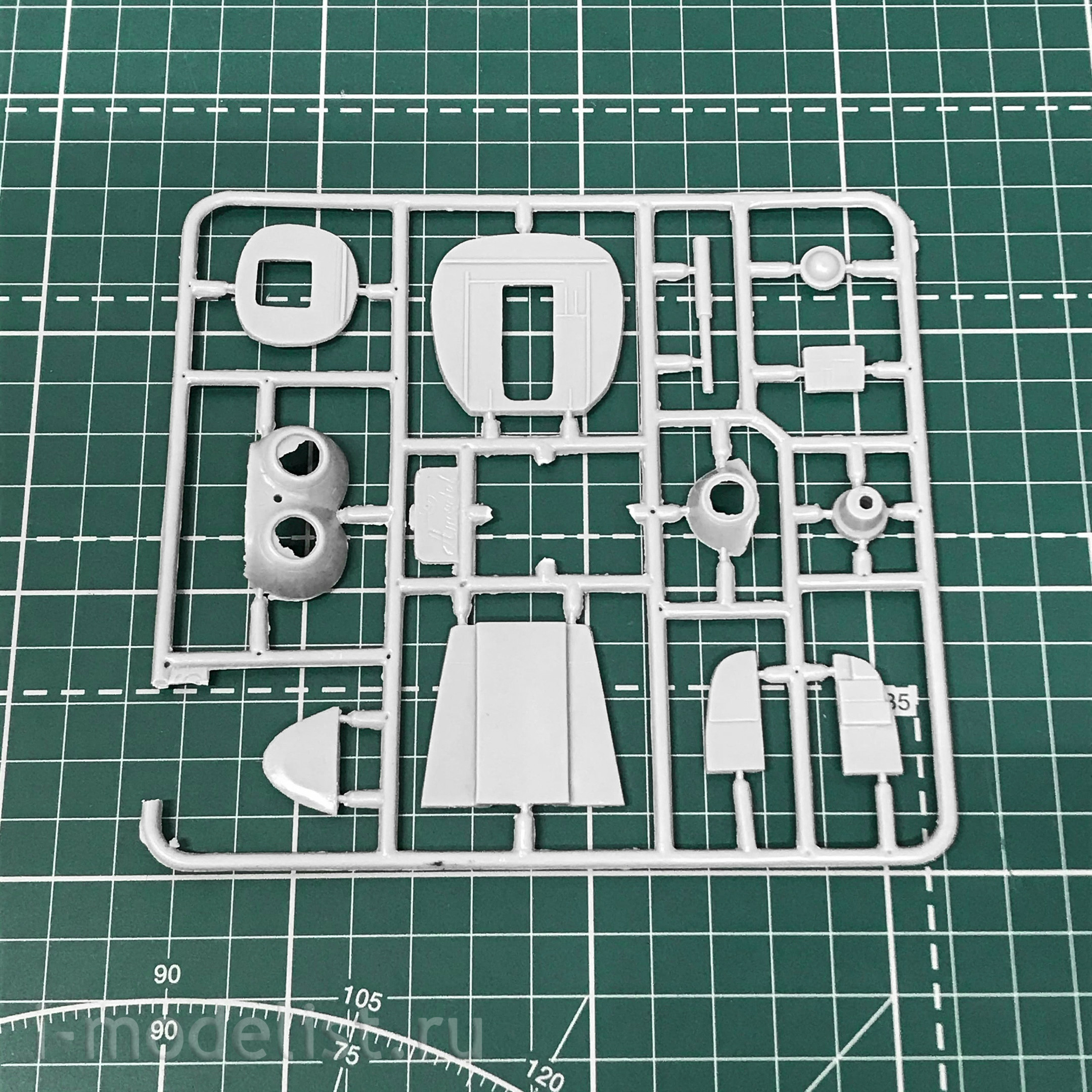 72149 Amodel 1/72 Helicopter