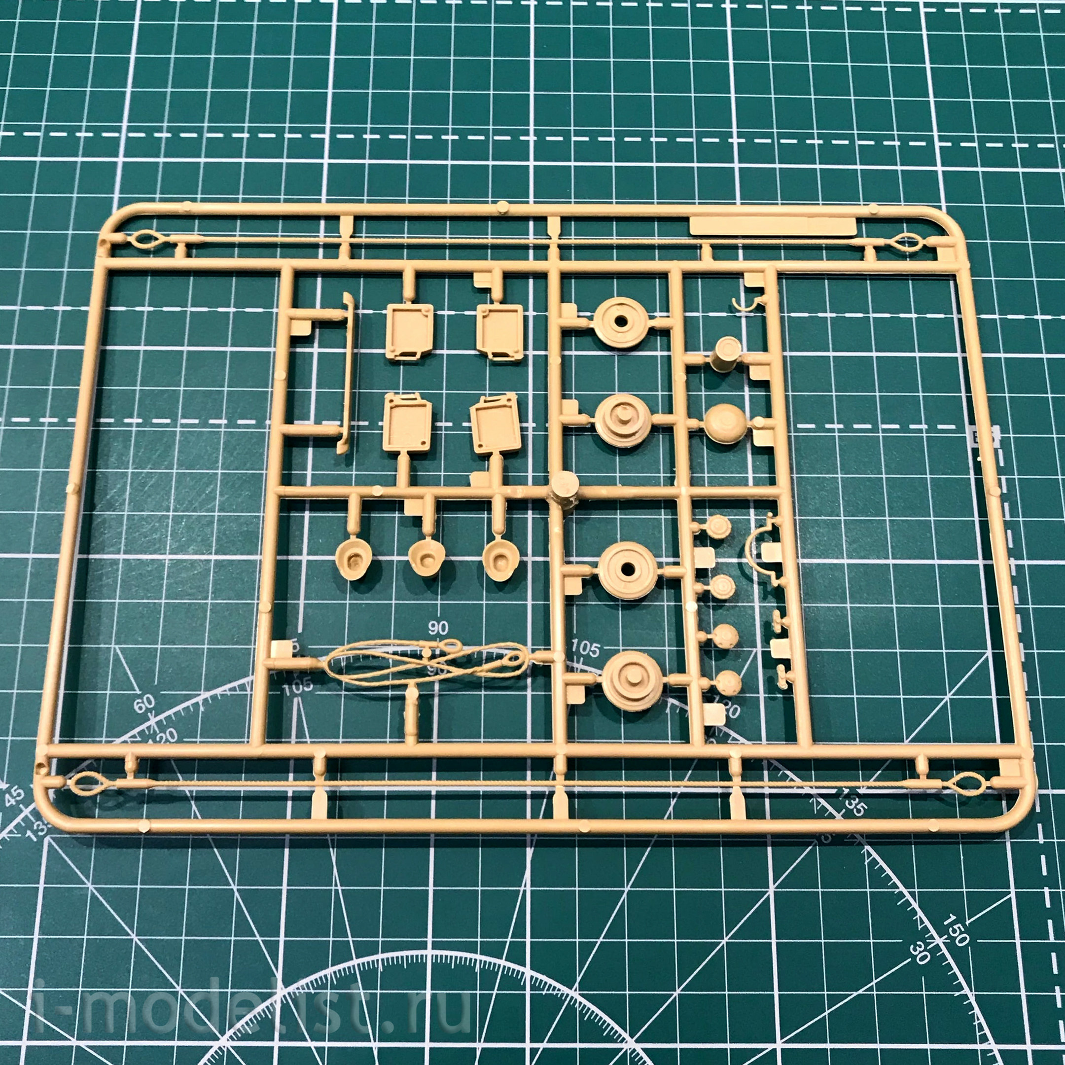 03333 Revell 1/35 Medium tank of the armored forces of the Wehrmacht Panzer IV Ausf. H