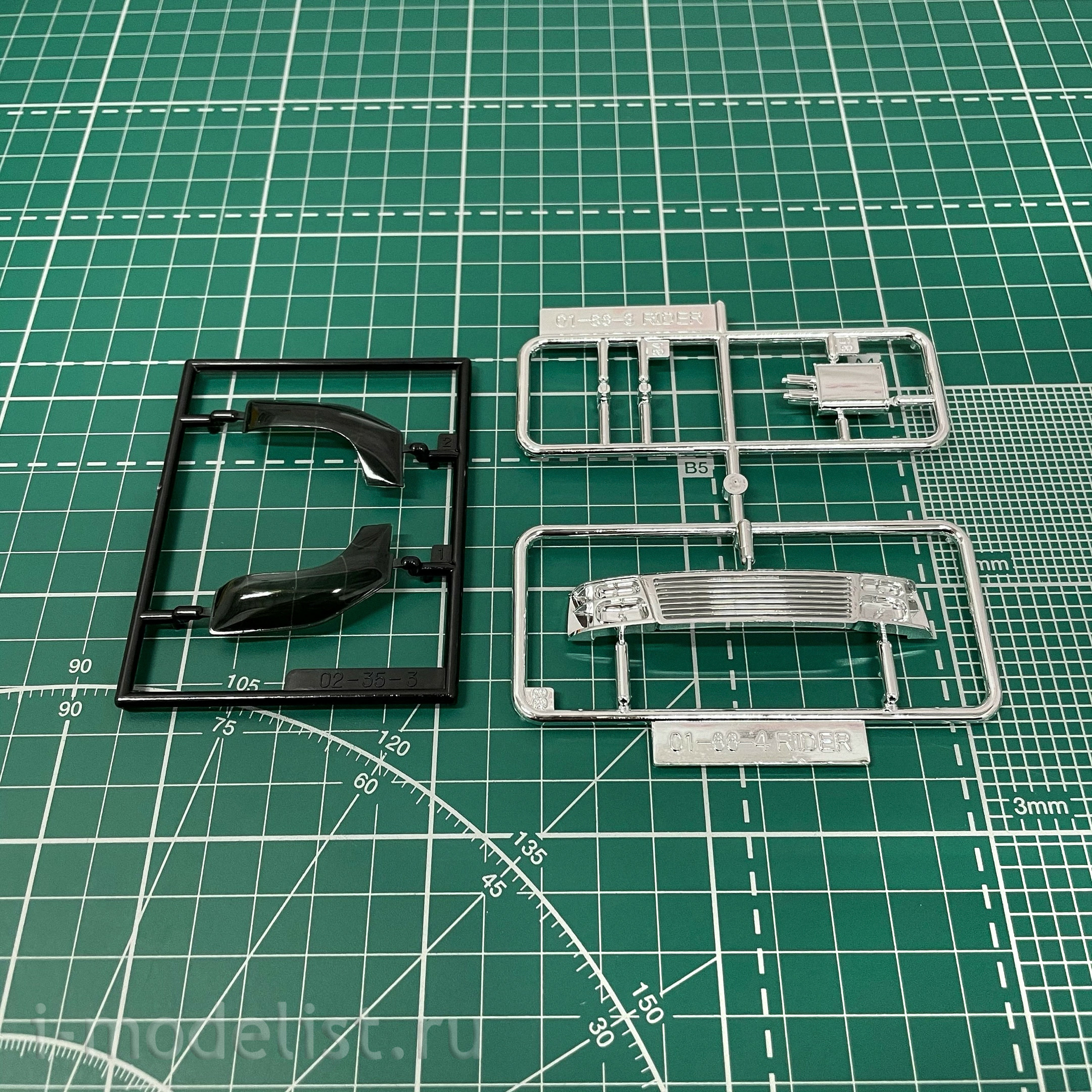 06136 Aoshima 1/24 Nissan Elgrand