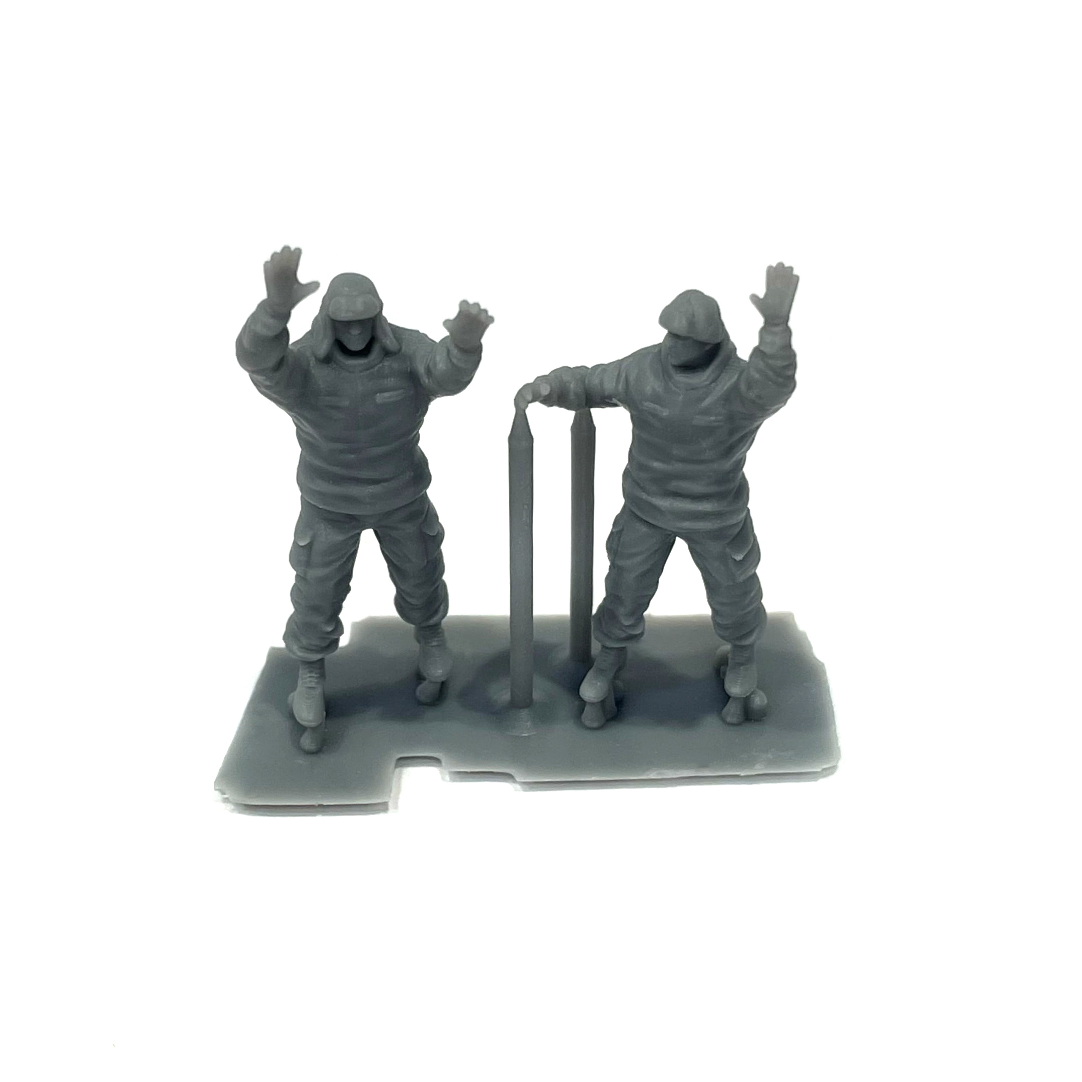 im72005 Imodelist 1/72 Figures of fighters laying a camouflage net, winter