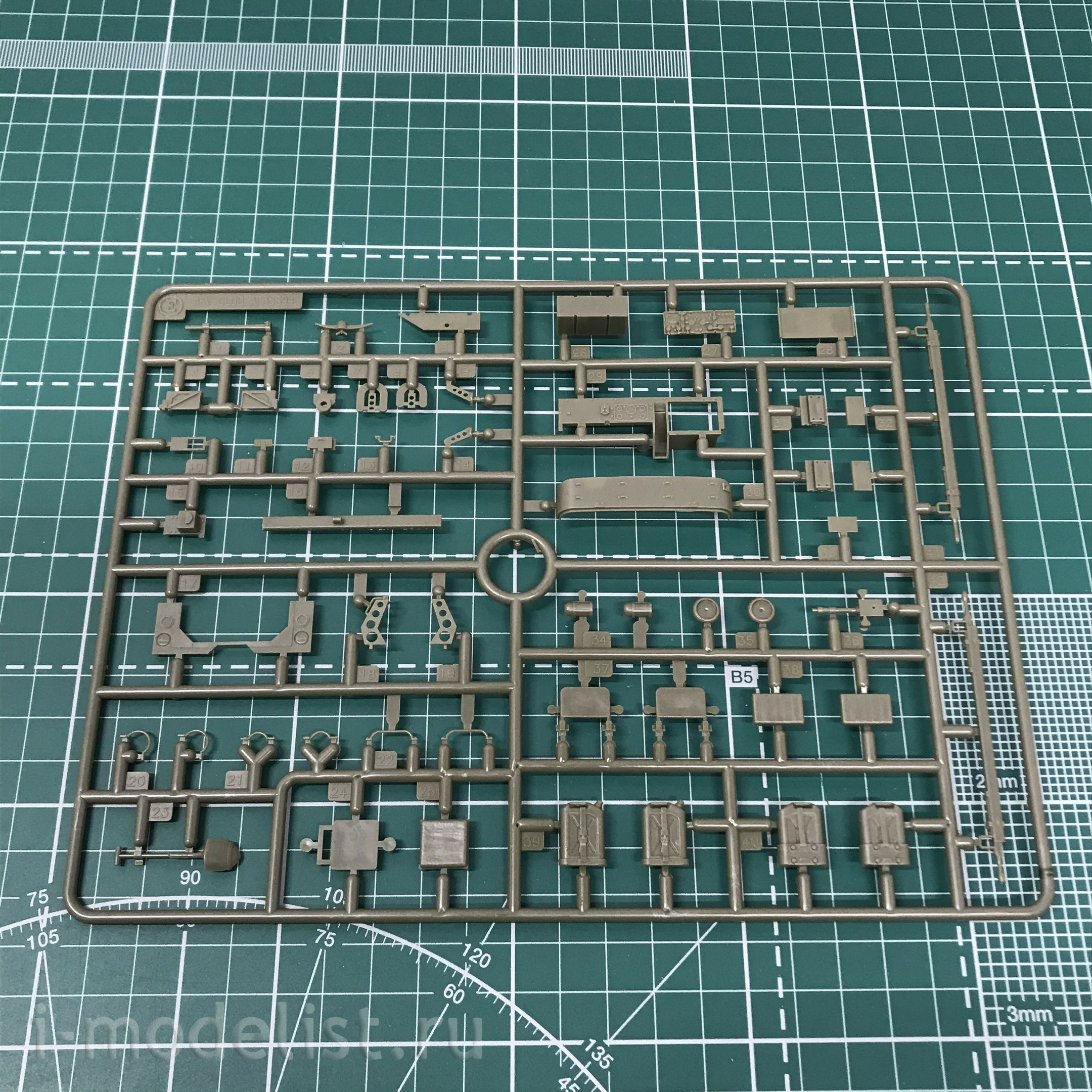 AF35S99 AFVClub 1/35 Reconnaissance Vehicle DF 1/4 ton 4x4 M38A1 / CJ-5 Siyur + Tolar Recoilless Rifle Vehicle (2 models included)