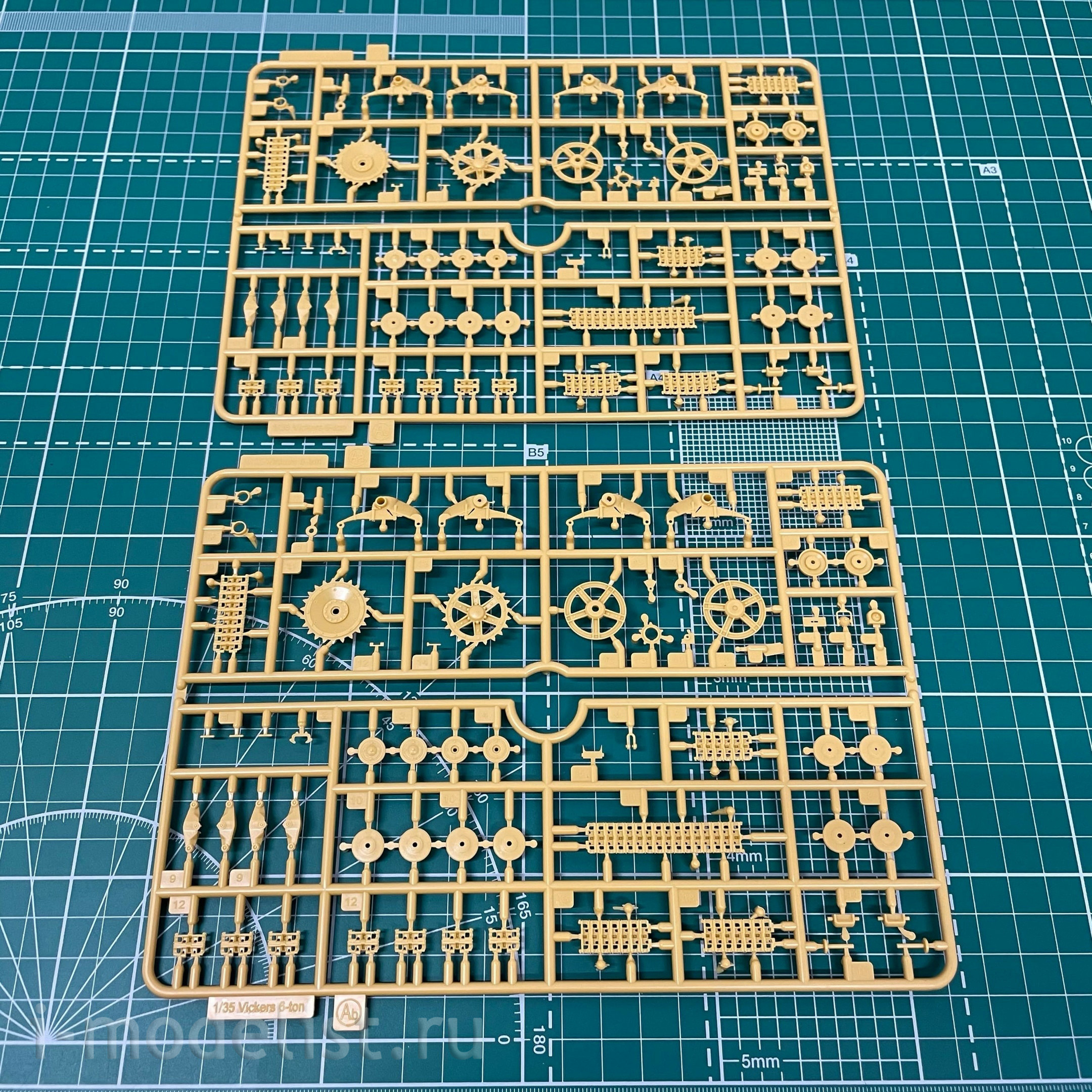 CV35005 Combat Armour Models 1/35 Vickers 6-Ton Light Tank (Early production-Polish Riveted Turret)