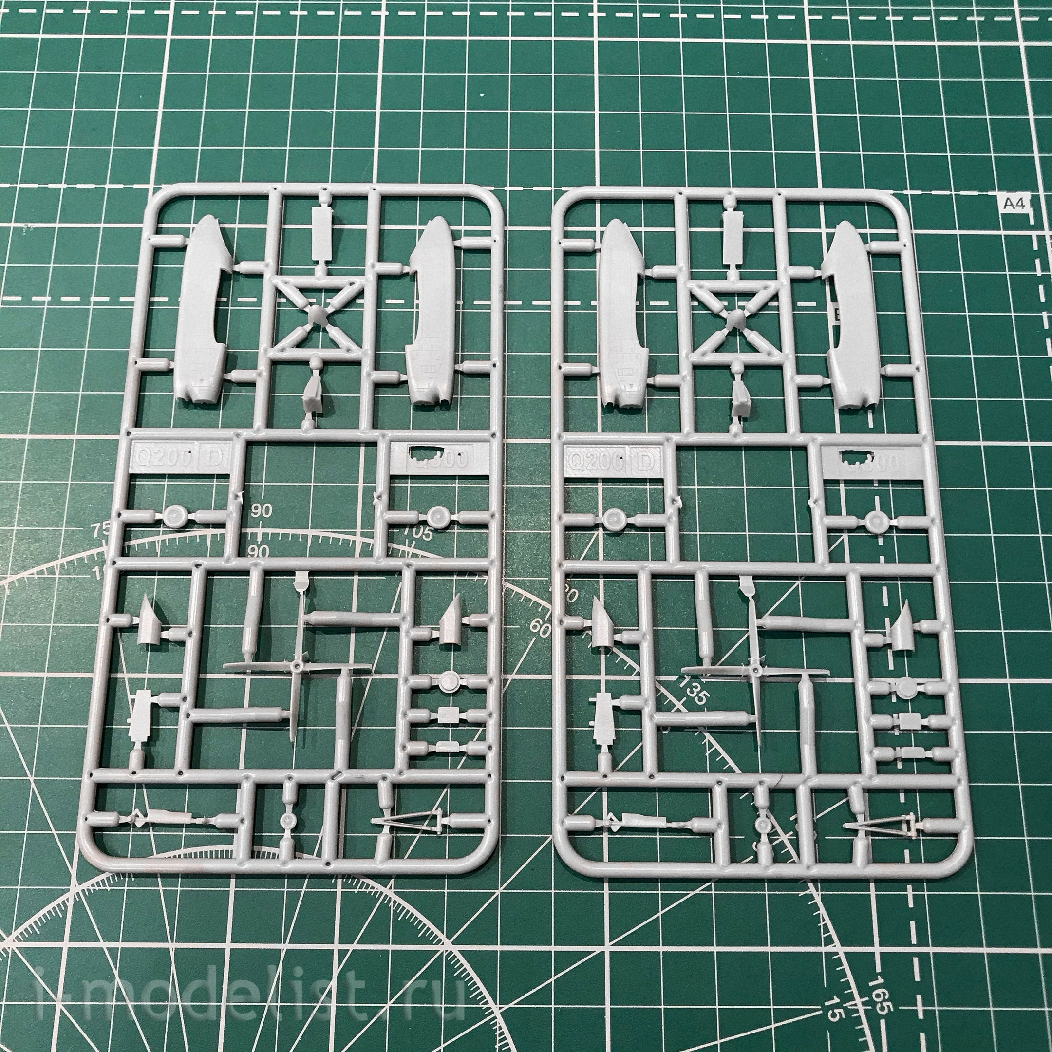 144132-1 Eastern Express 1/144 Scales Quantas Dash 8 Q200
