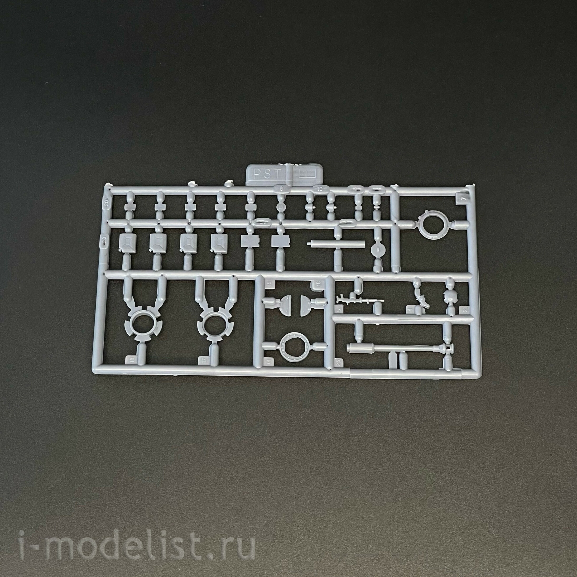 72091 PST 1/72 Тяжелый танк Pz.Kpfw.753(r ) E